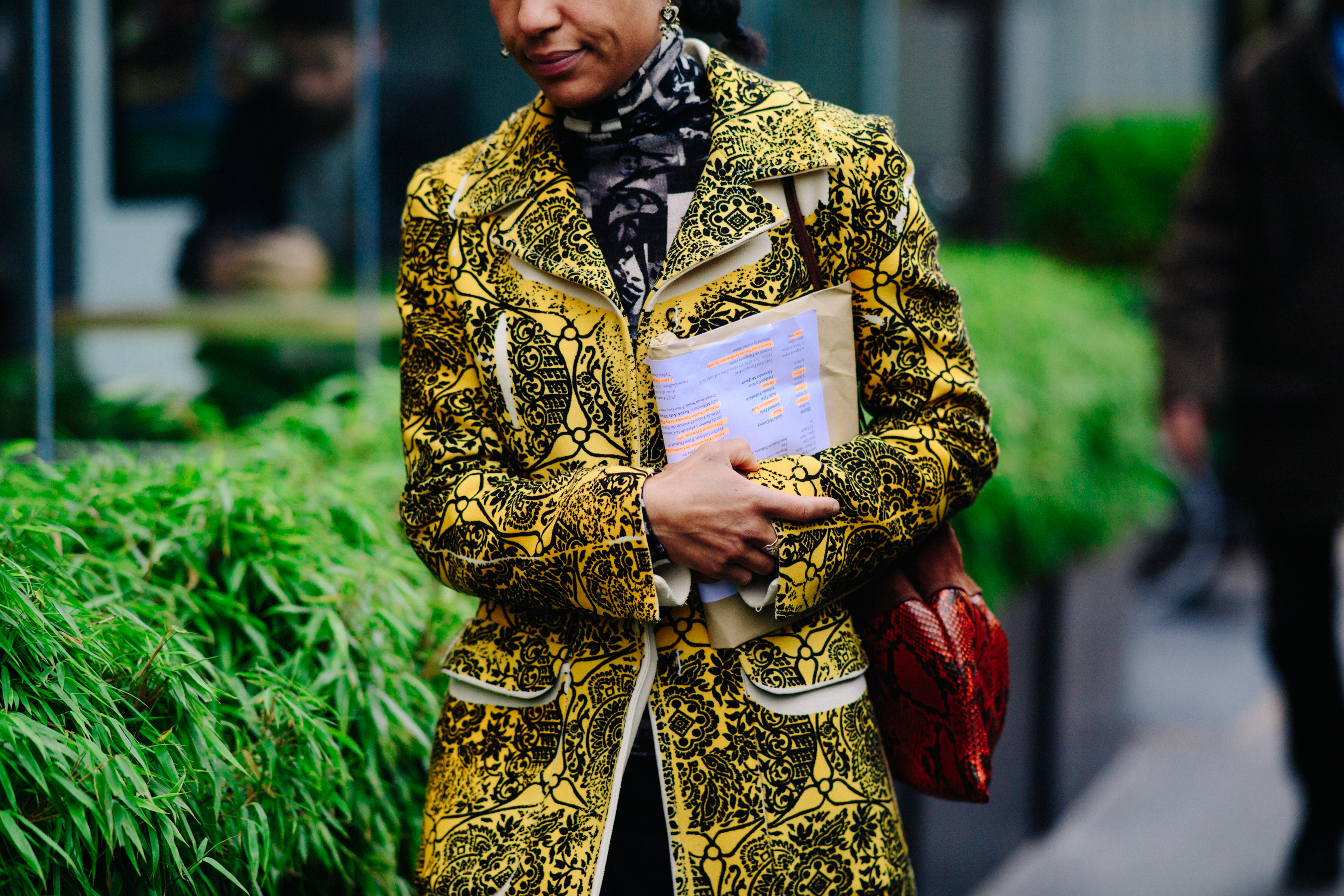Womanw earing yellow coat