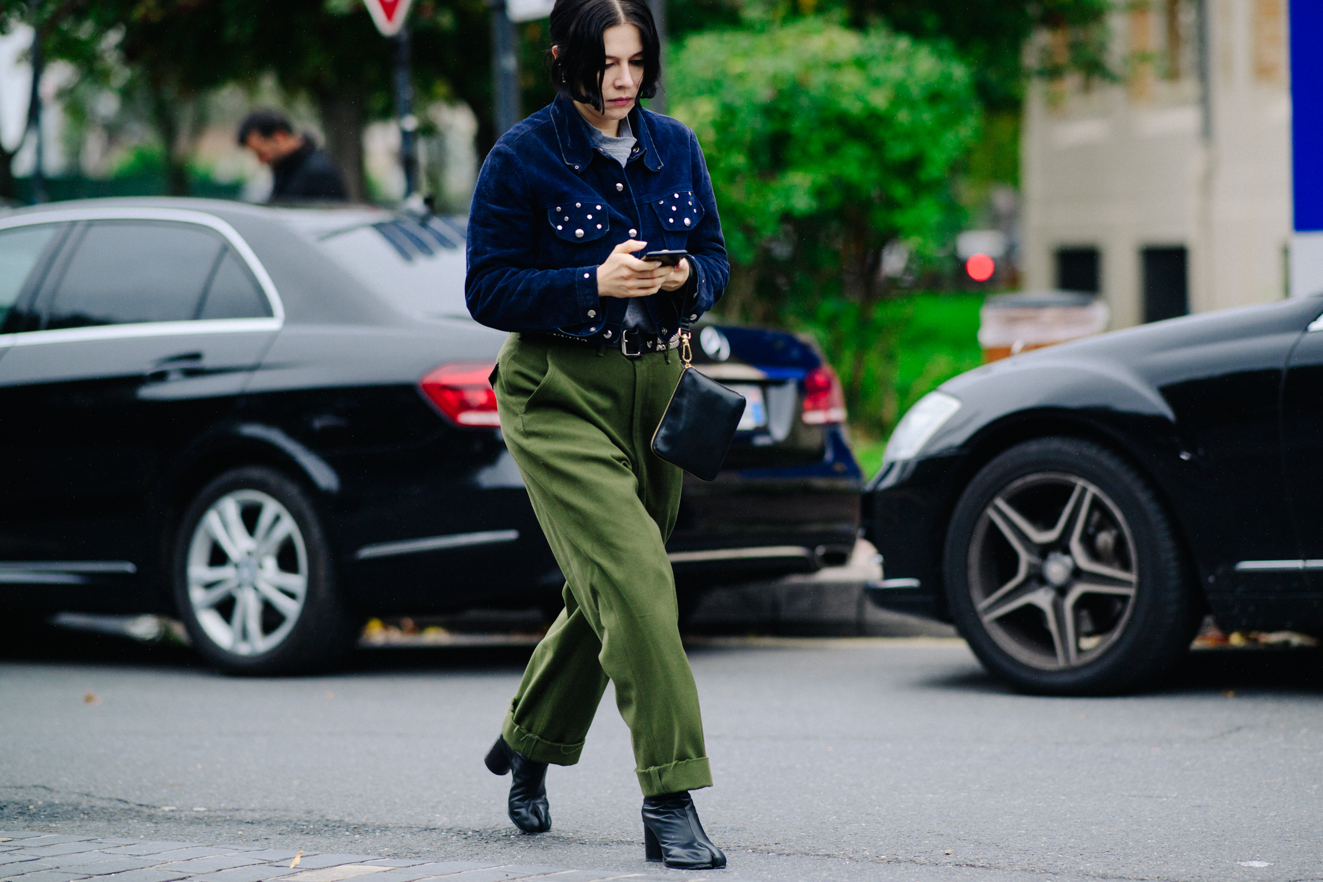 Woman wearing green trousers and Margiela boots