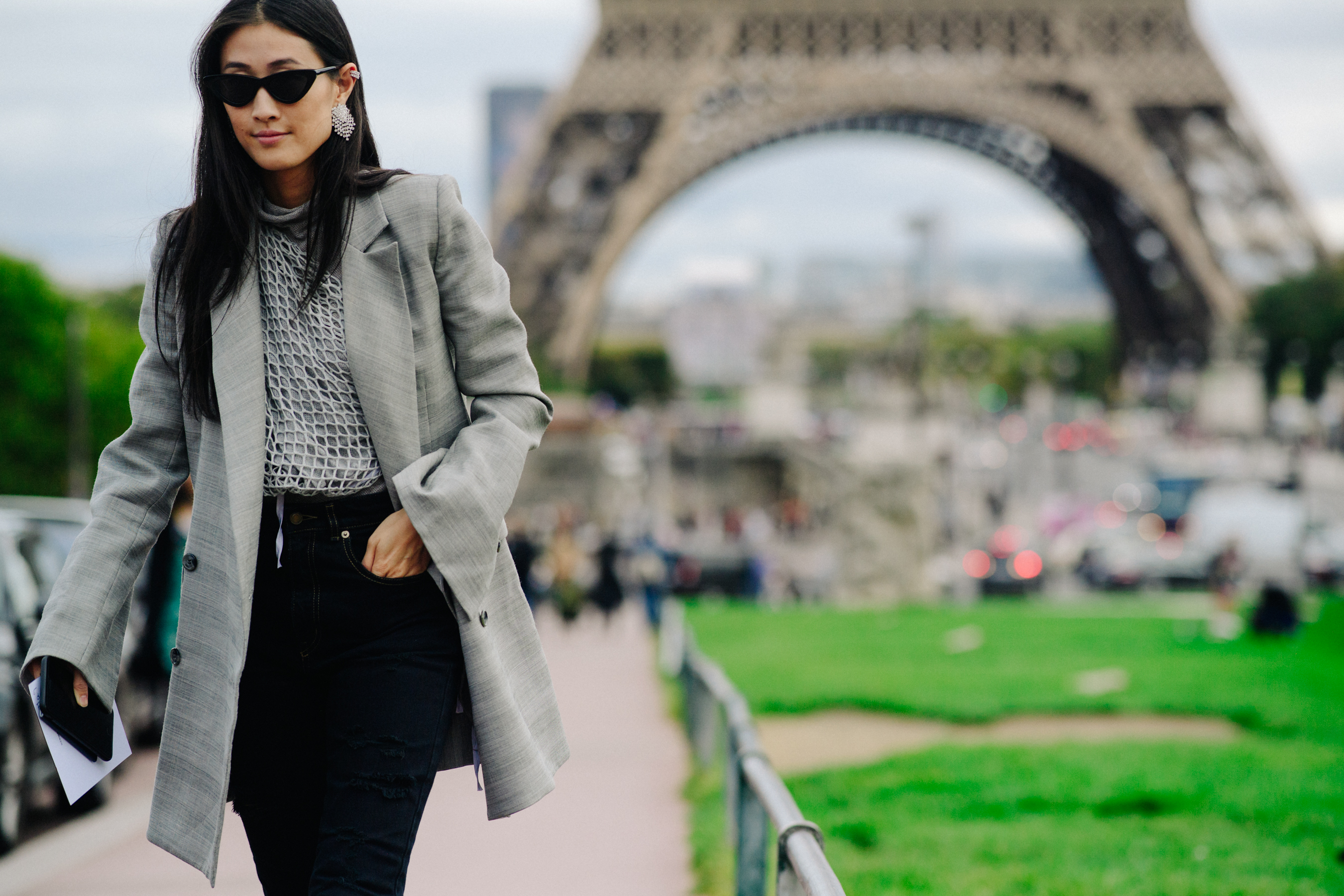 Blogger wearing gray coat