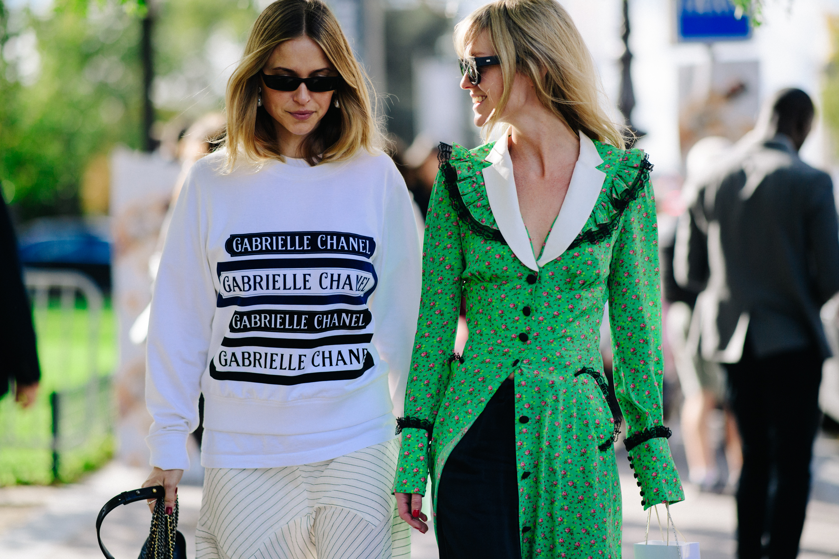 Two Danish bloggers wearing sunglasses