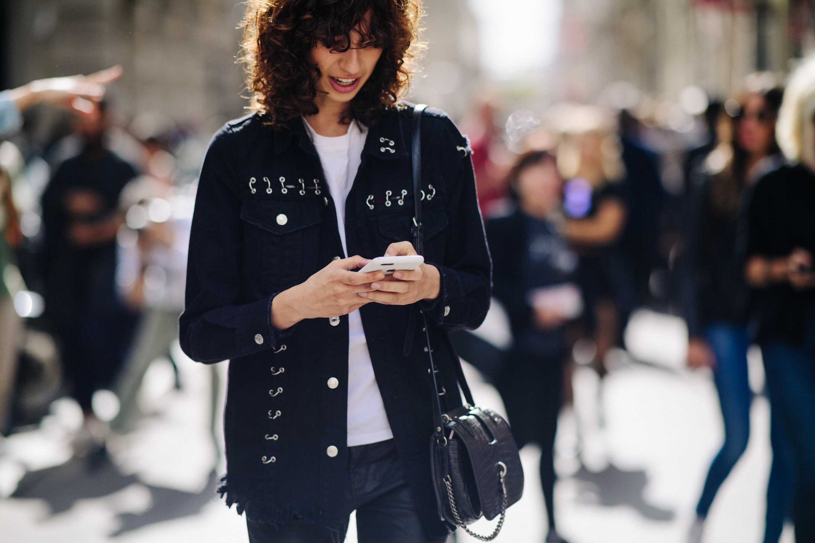 Model with big curly hair