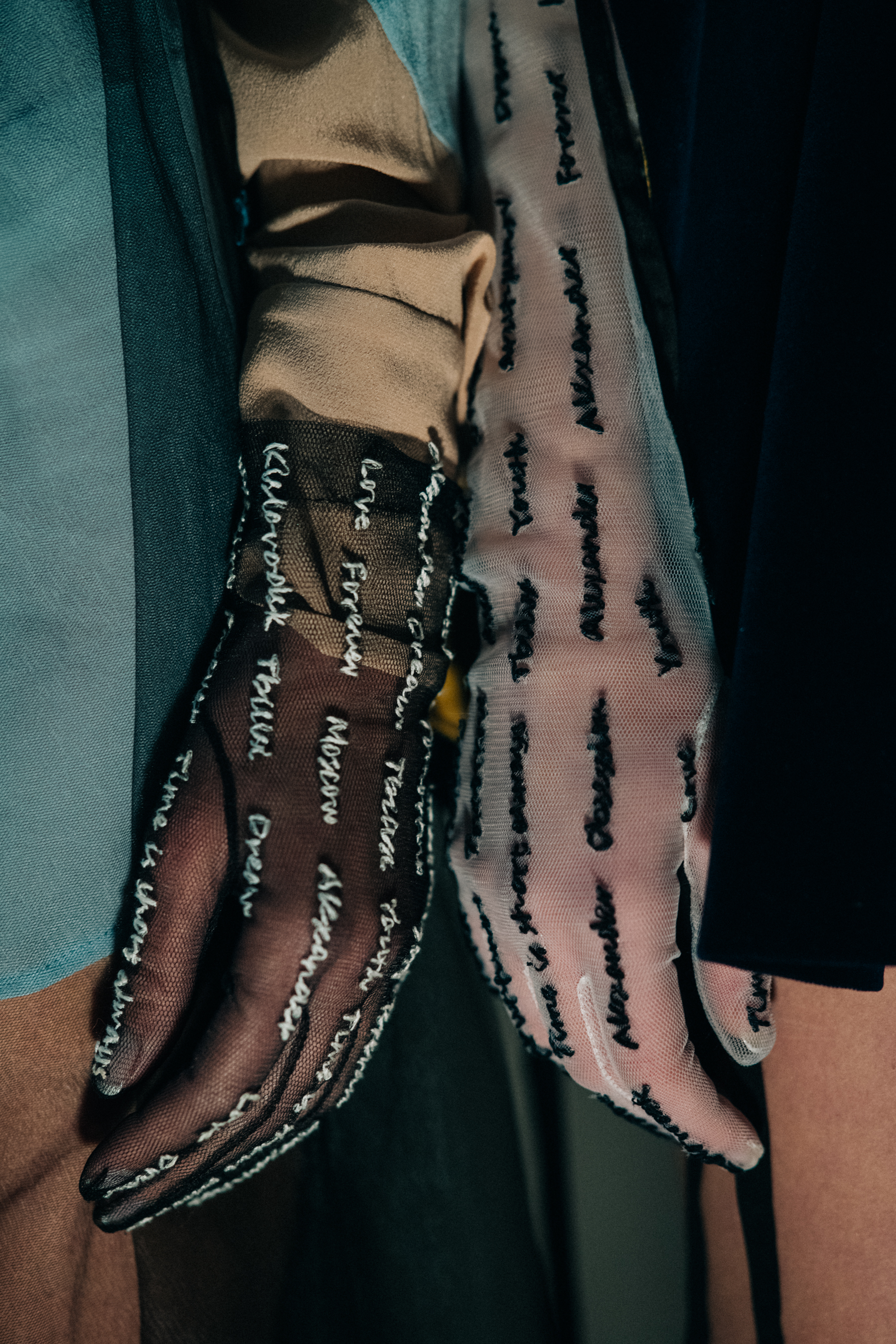 Contrasting gloves backstage