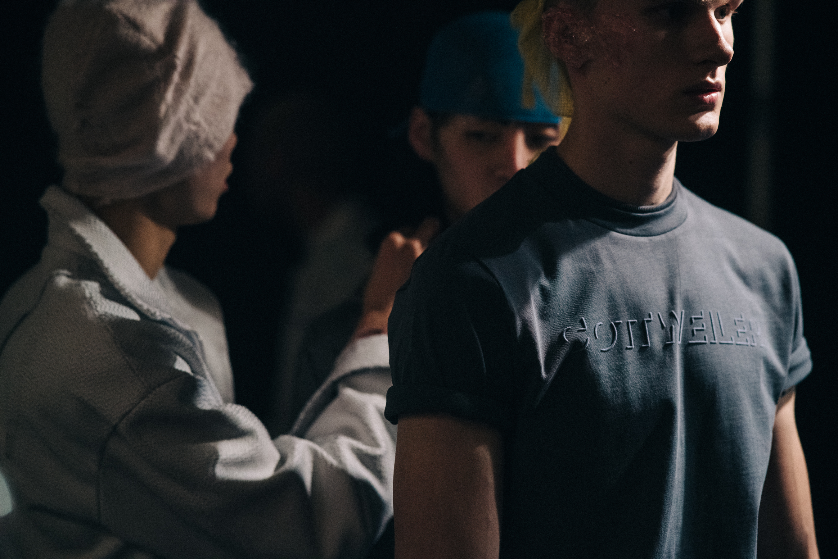 Model wearing grey Cottweiler jumper