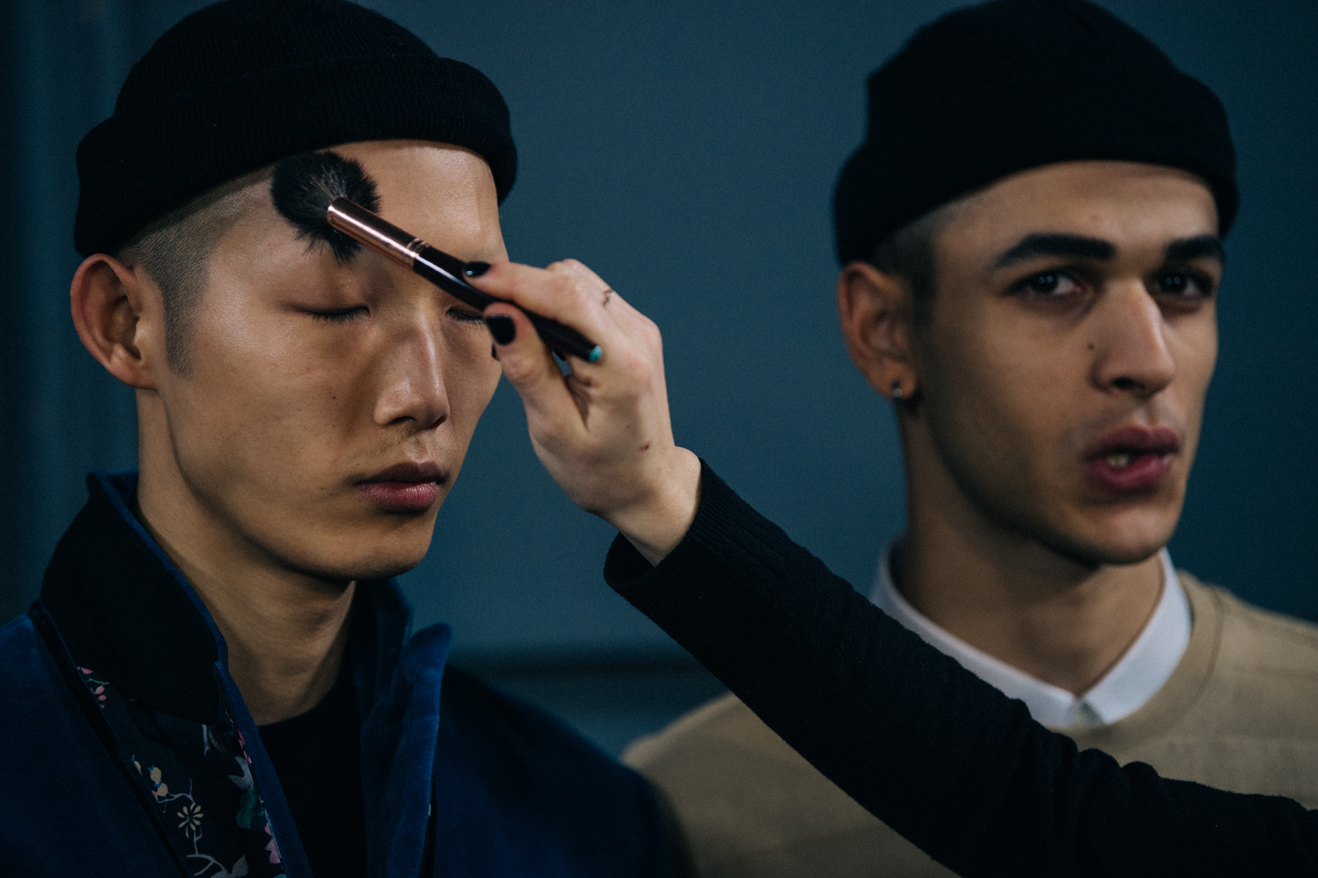 Su Min Kim and model backstage