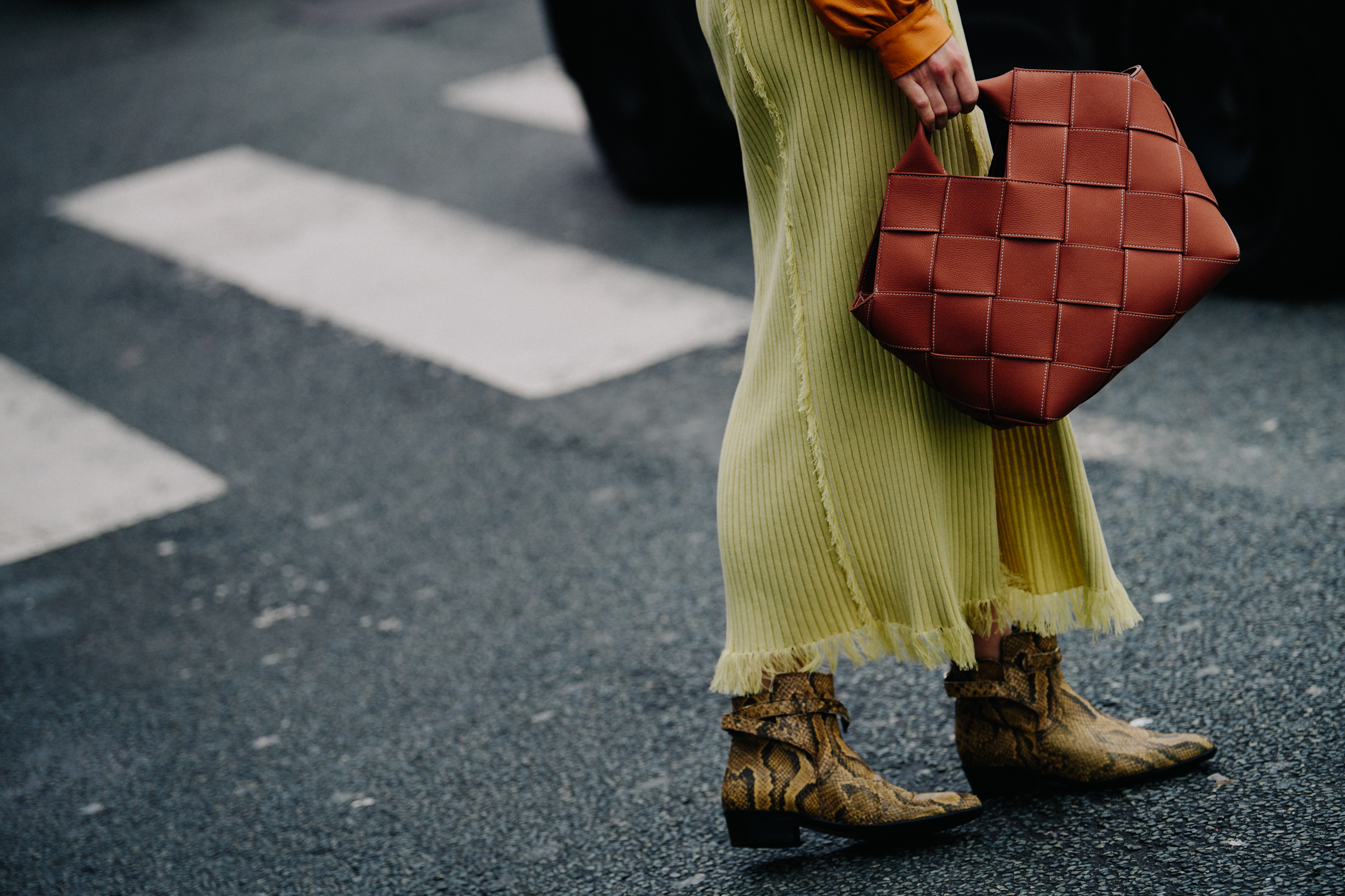 Italian blogger carrying Loewe bag