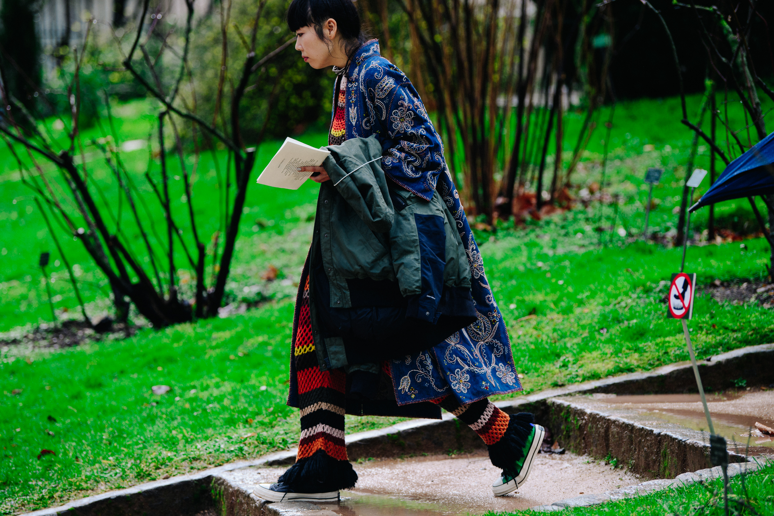 Chinese blogger wearing knitted pants