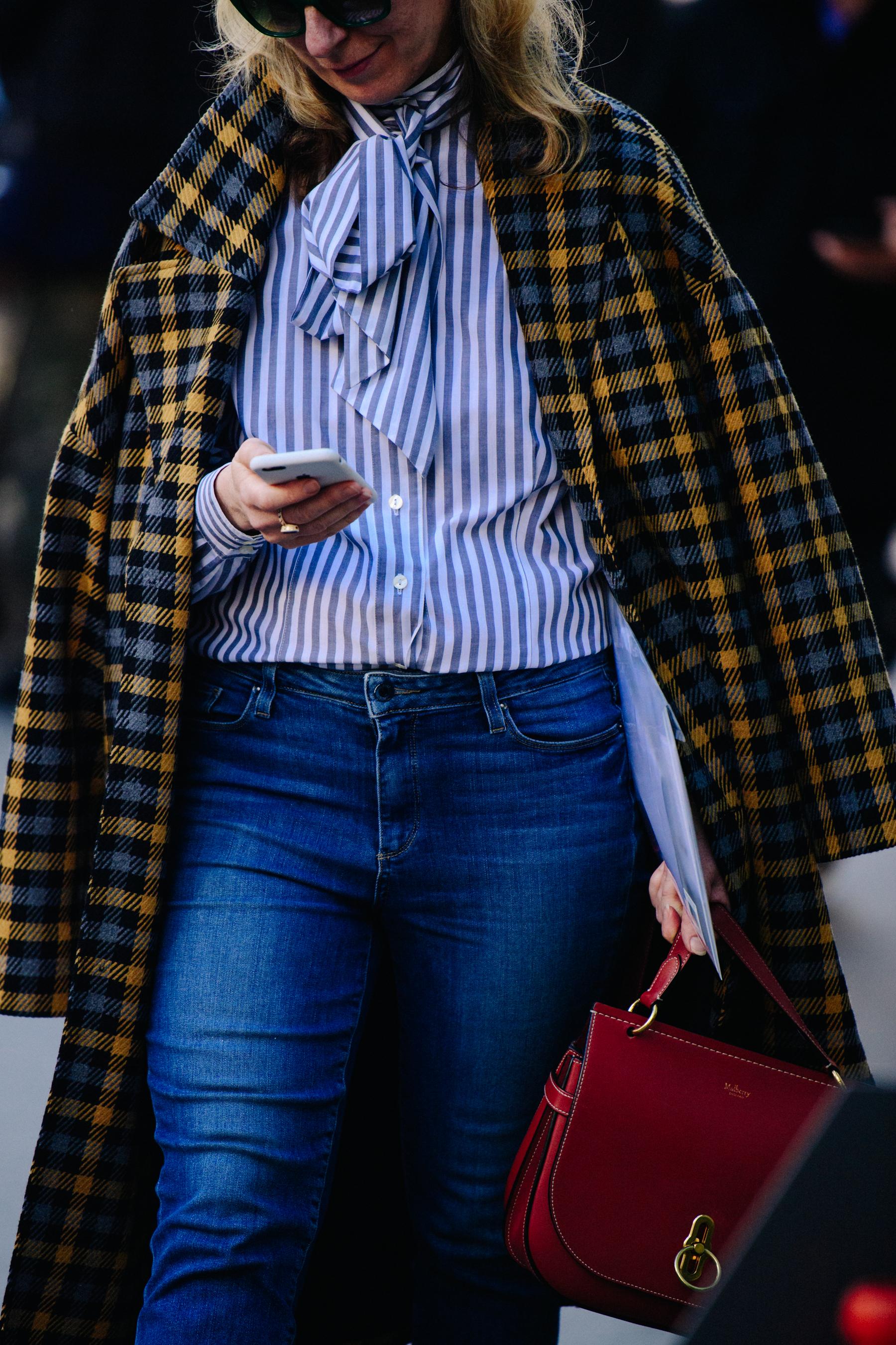 Woman carrying Mulberry bag
