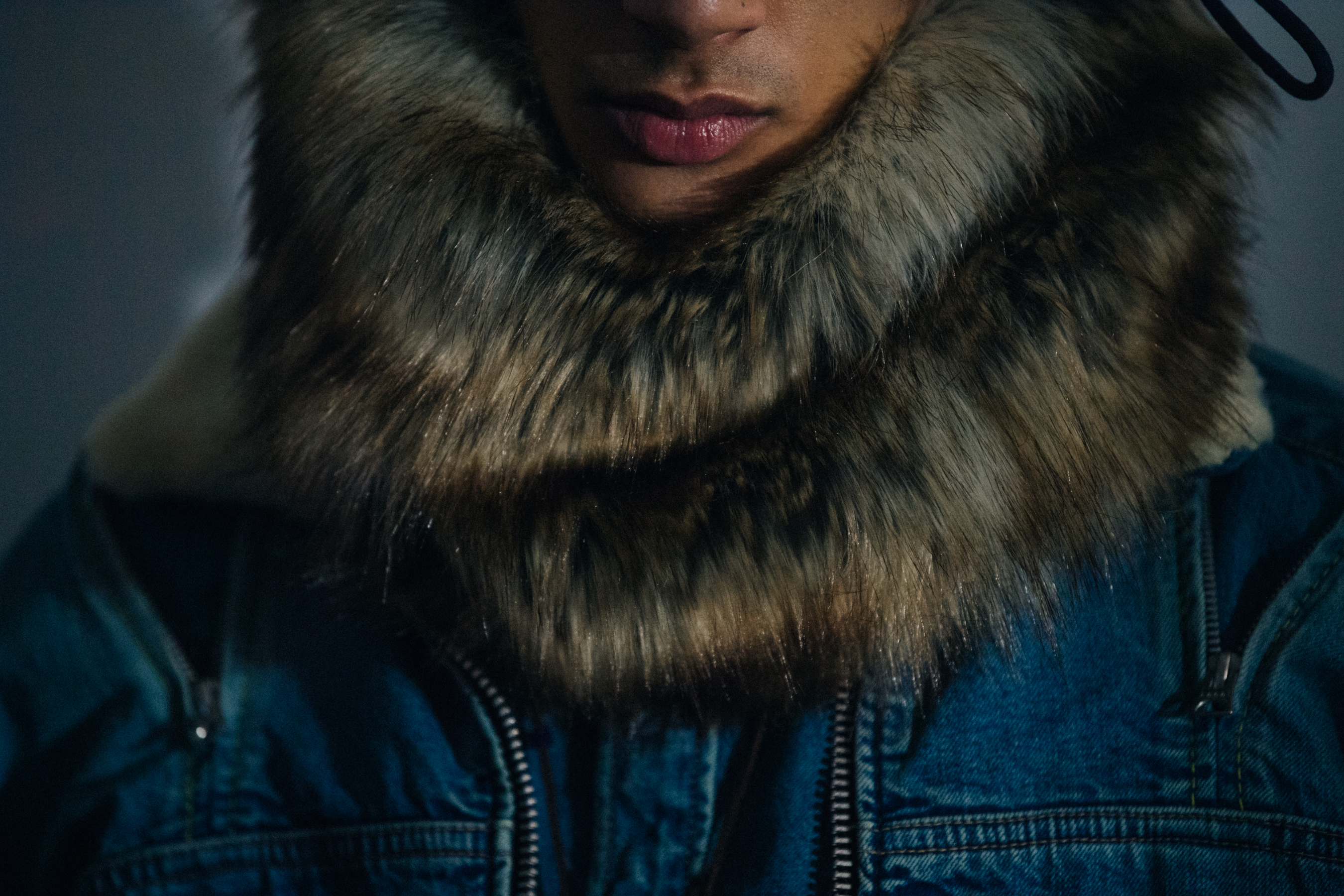 Model wearing fur collar