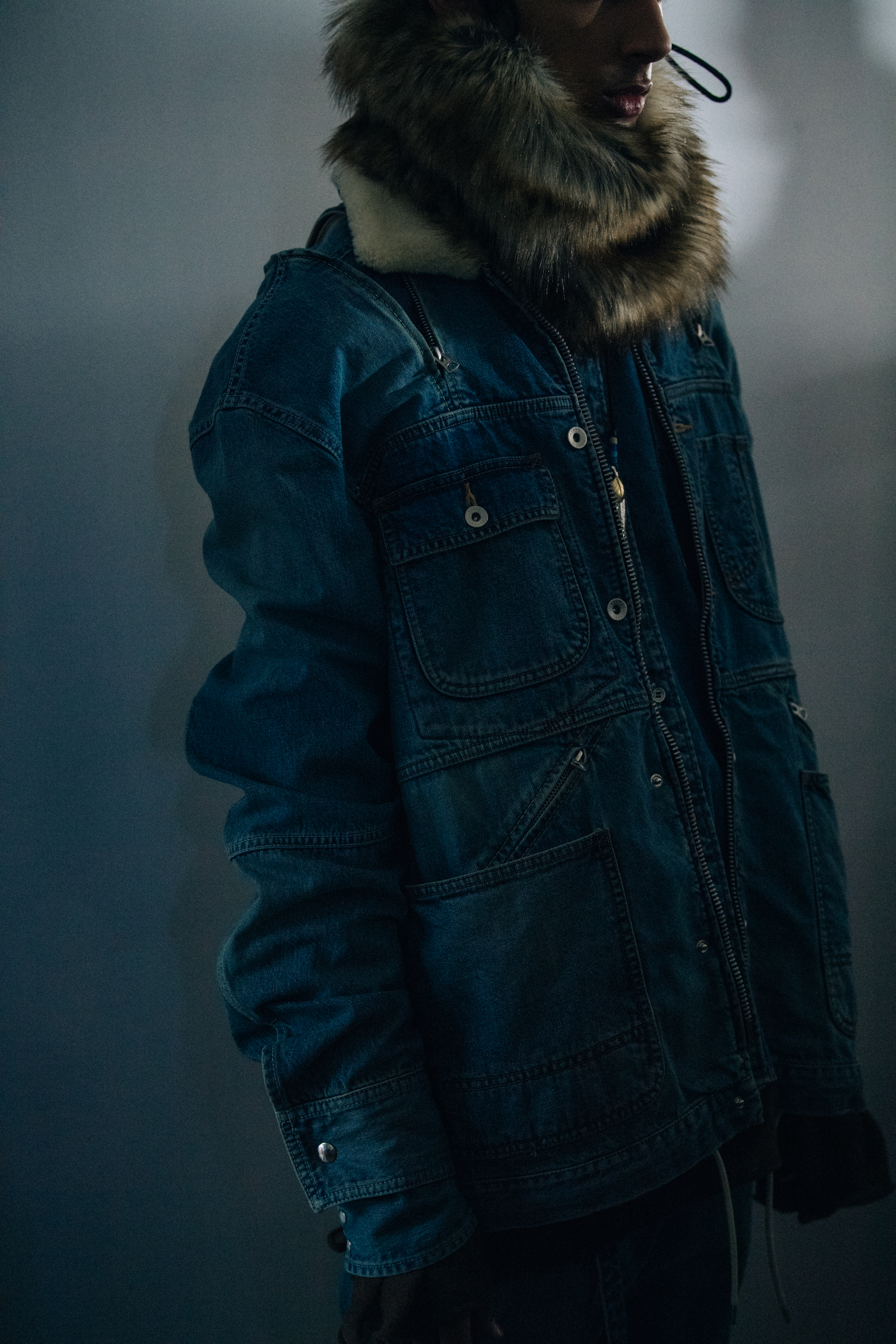Model wearing fur collar
