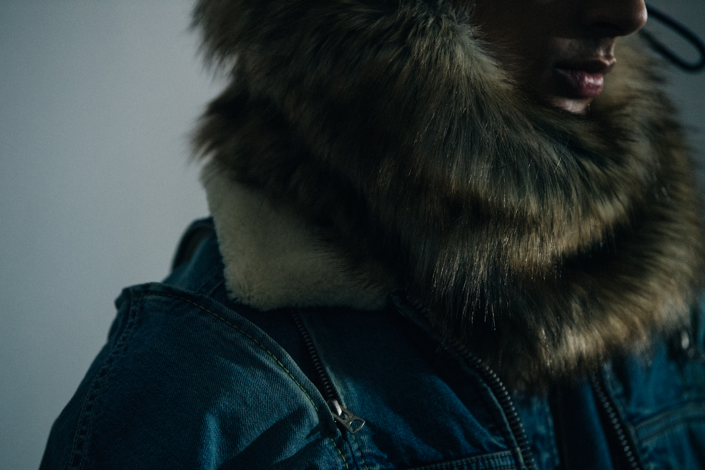 Model wearing fur collar