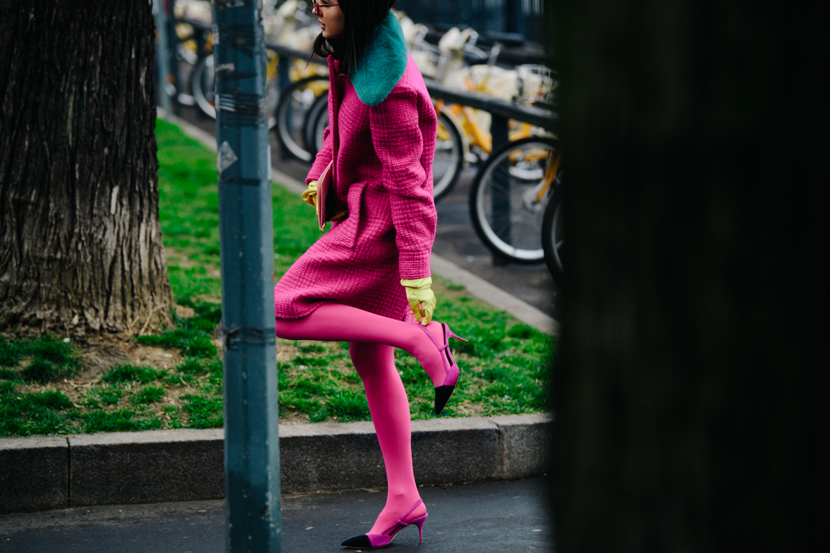 Italian blogger wearing pink suit