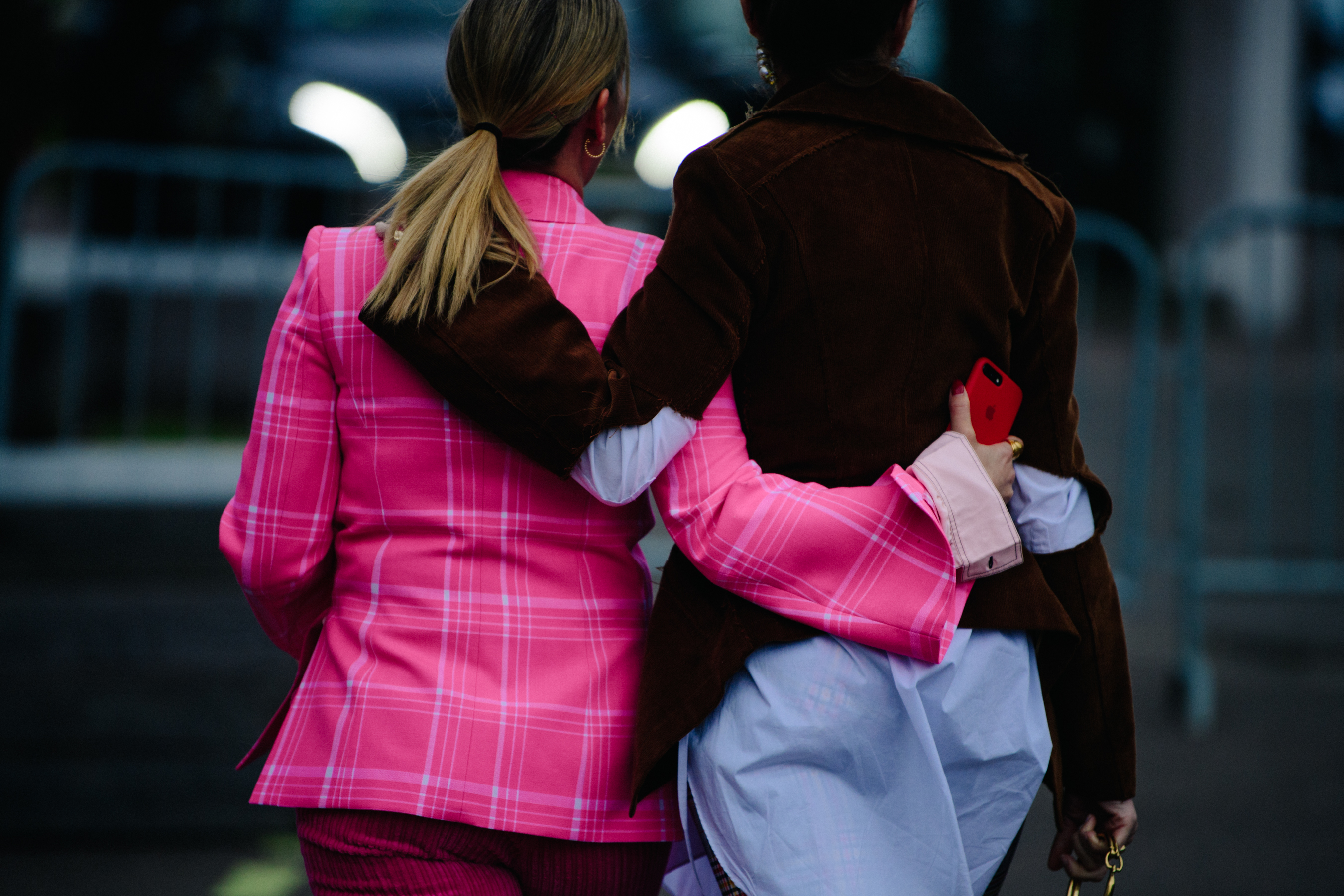 Norwegian bloggers linking arms
