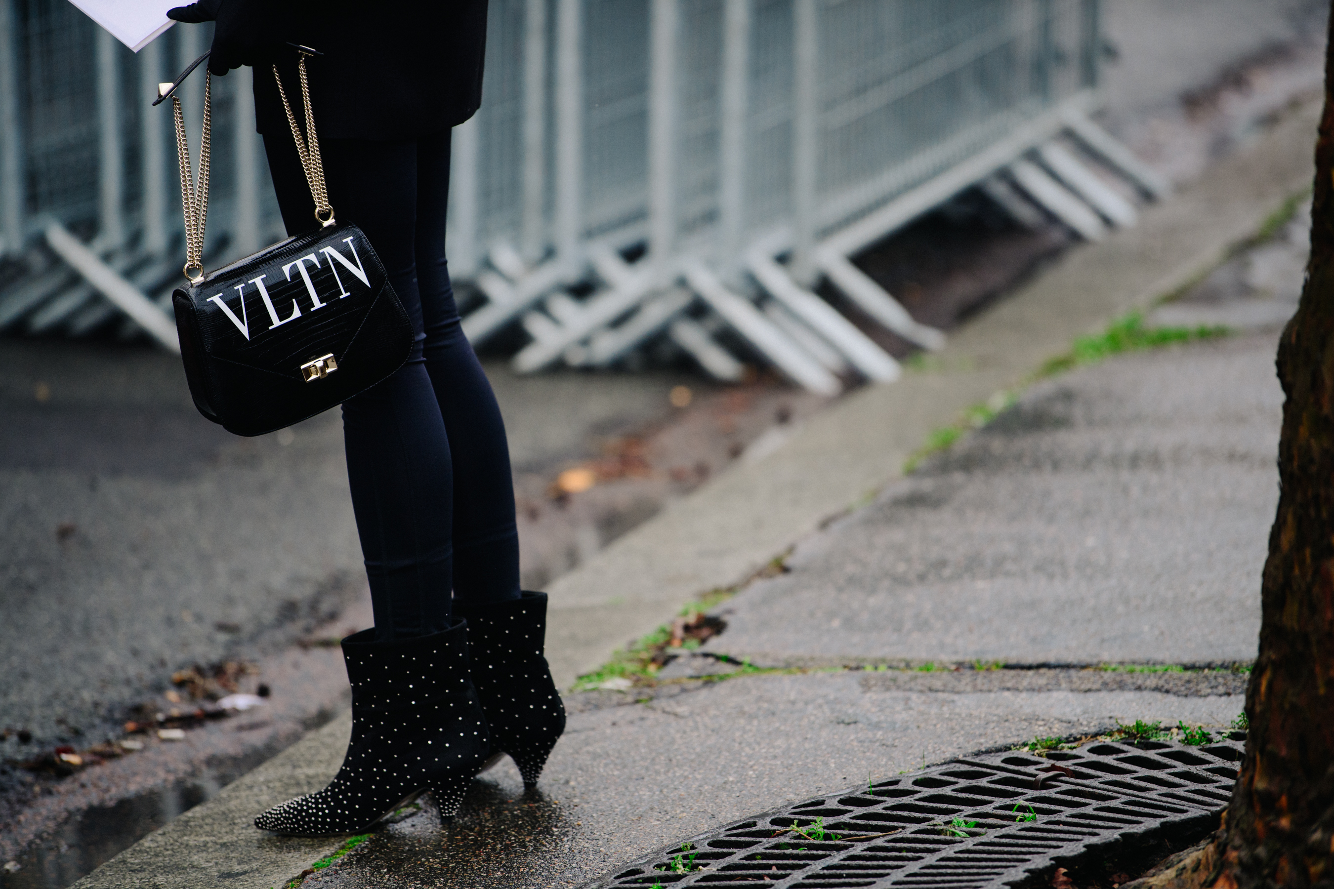 Woman carrying black chain bag