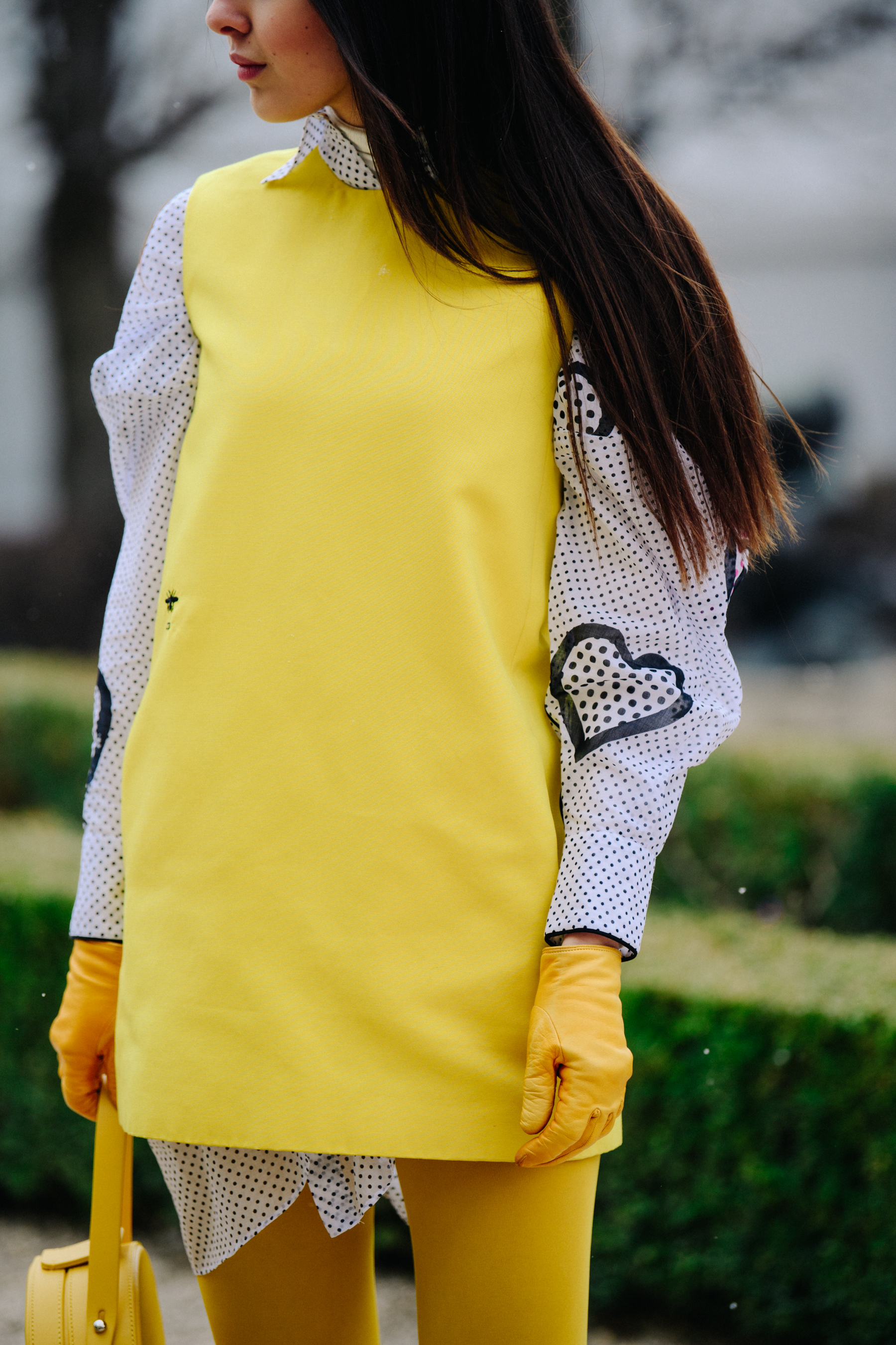 Italian blogger wearing yellow outfit