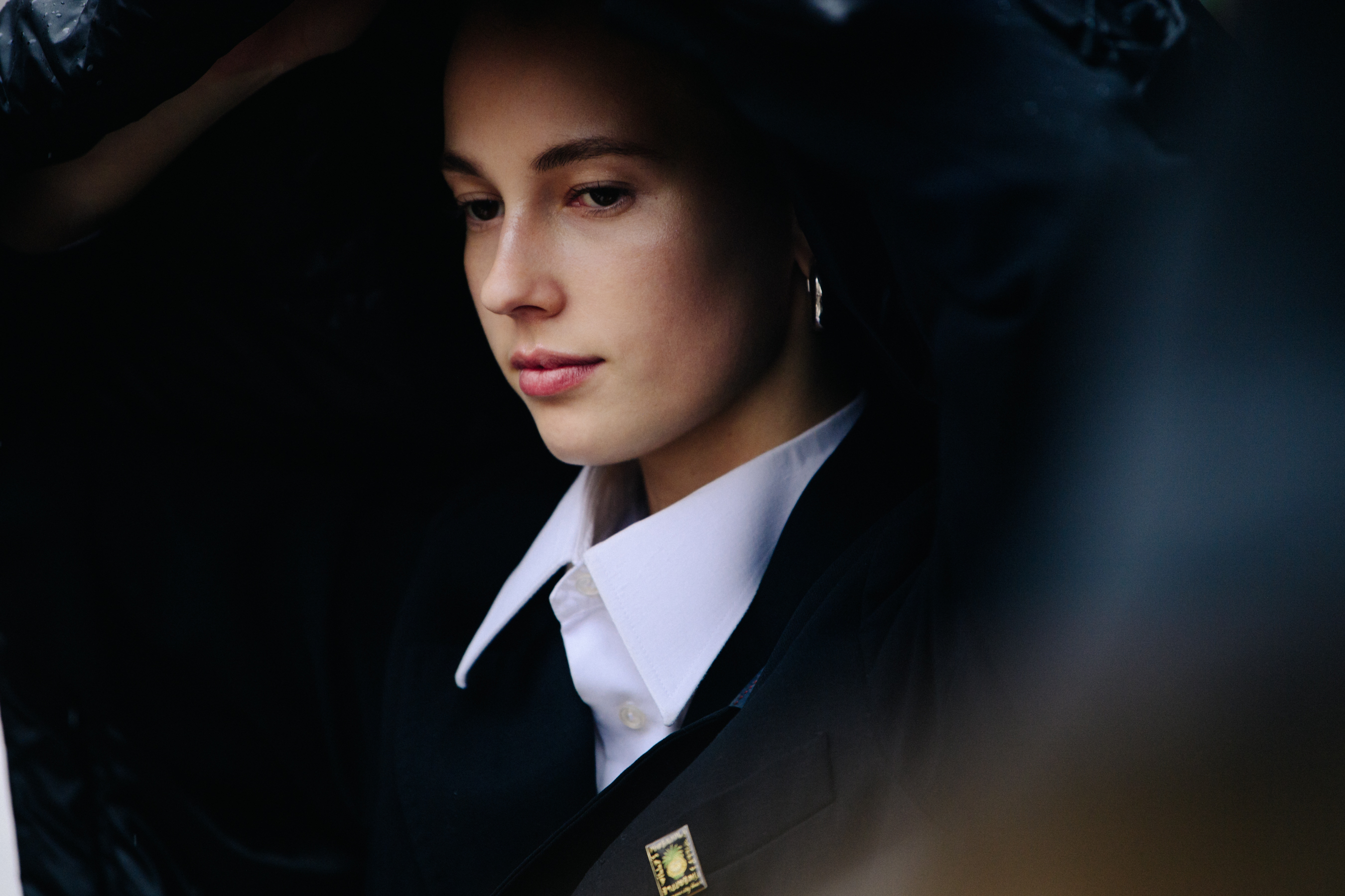 Model wearing white collar shirt