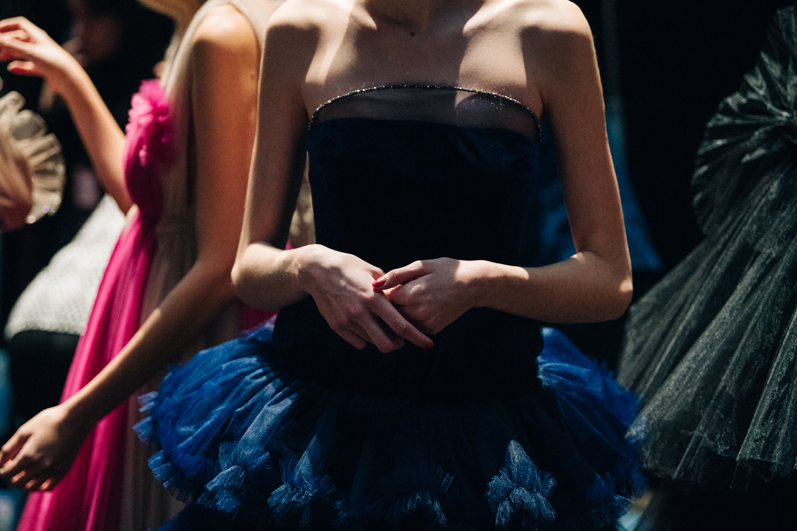 Model wearing blue dress at Sudi Etuz