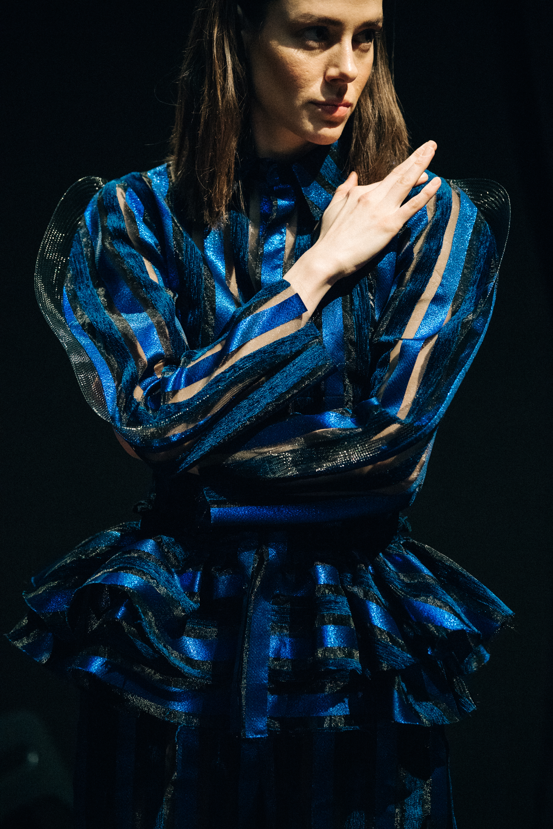 Model wearing blue dress at Sudi Etuz