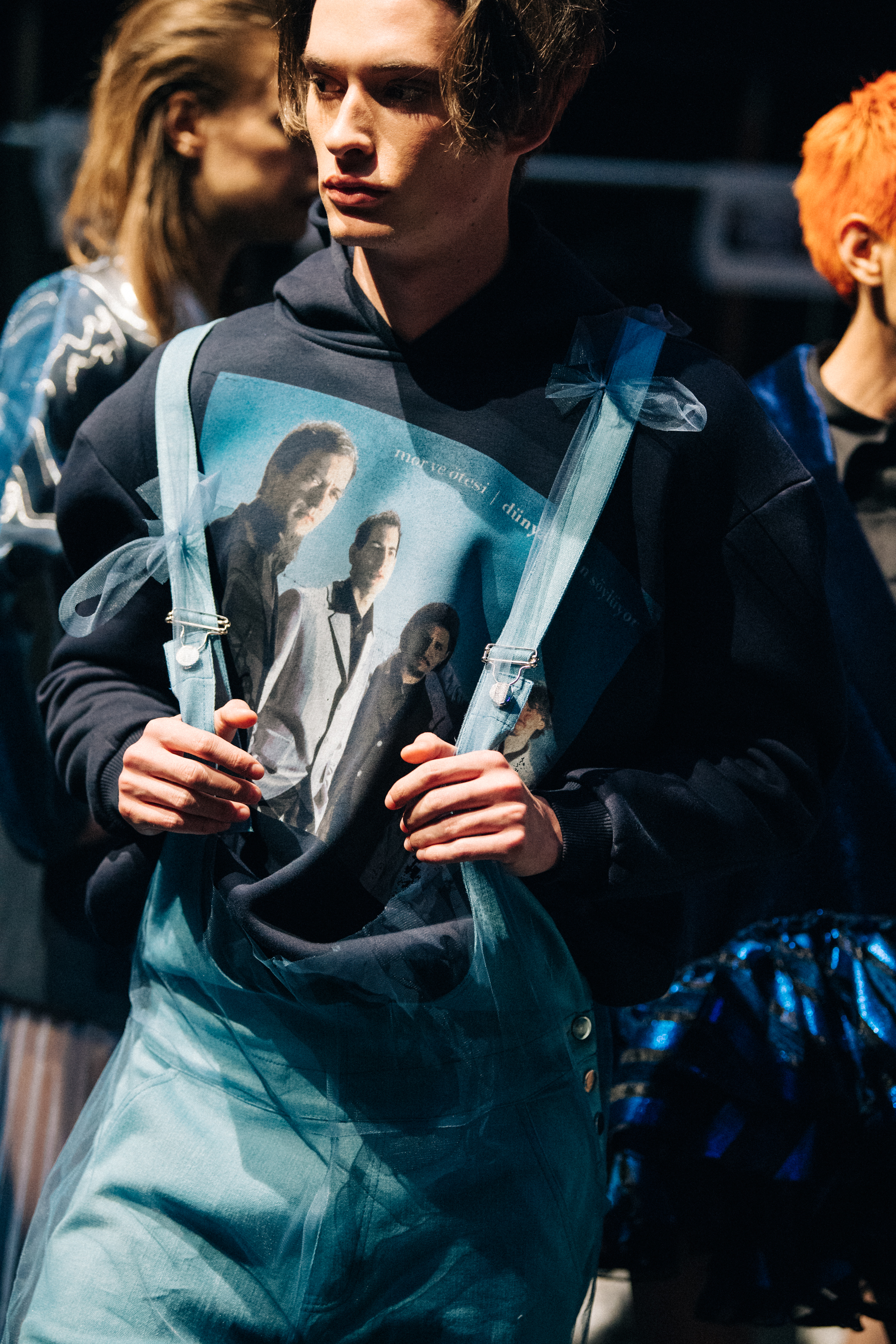 Model wearing blue outfit at Sudi Etuz