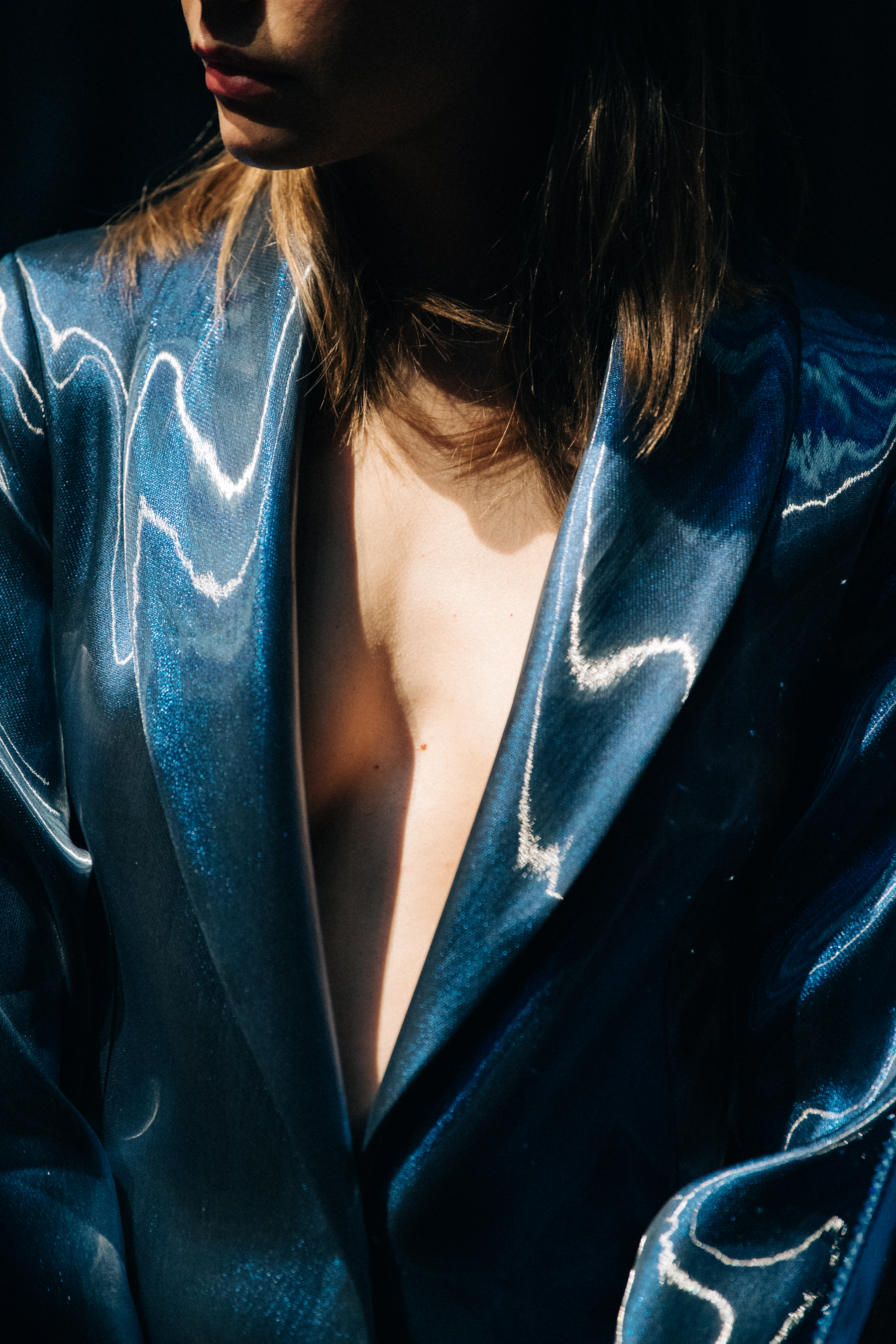 Model wearing blue outfit at Sudi Etuz