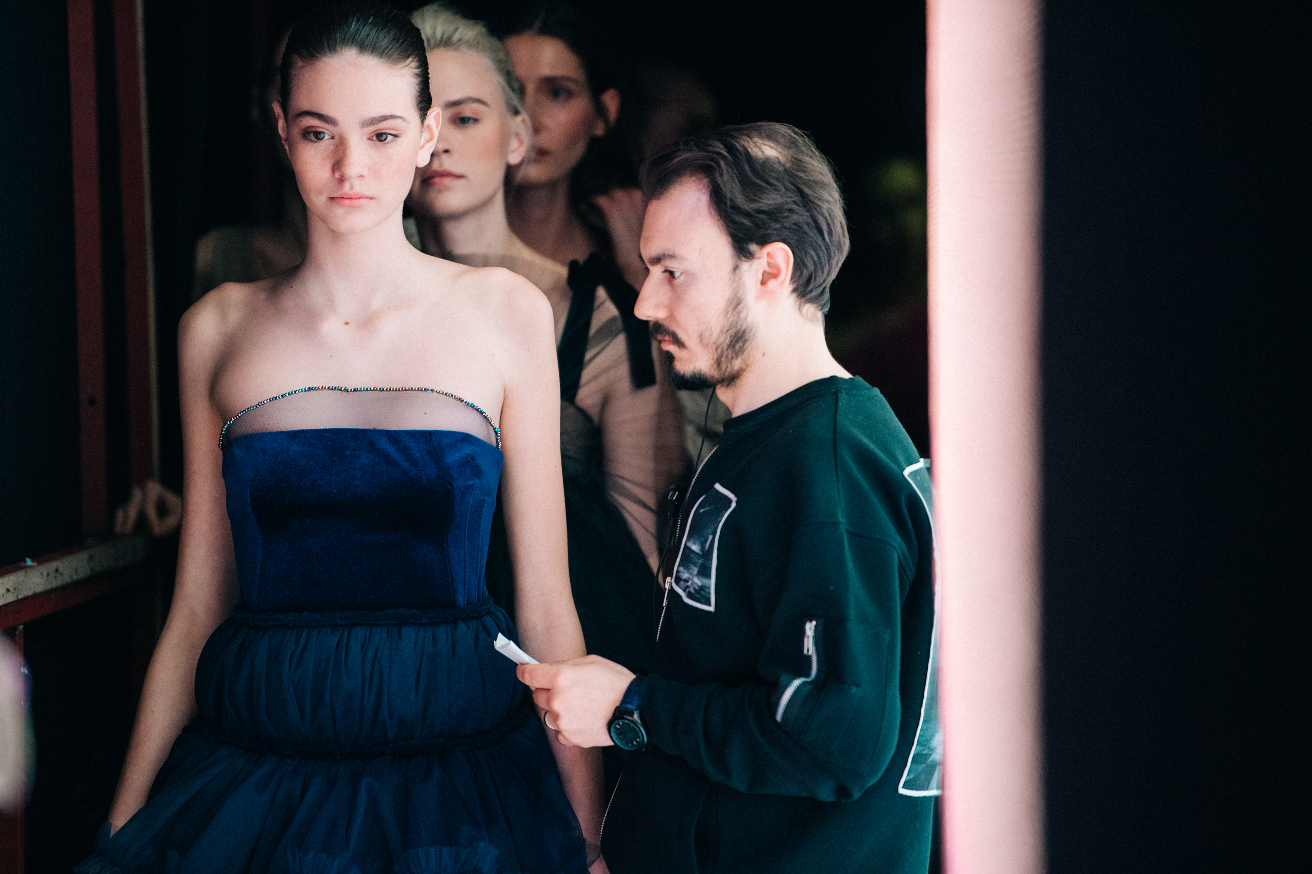 Model wearing blue dress at Sudi Etuz