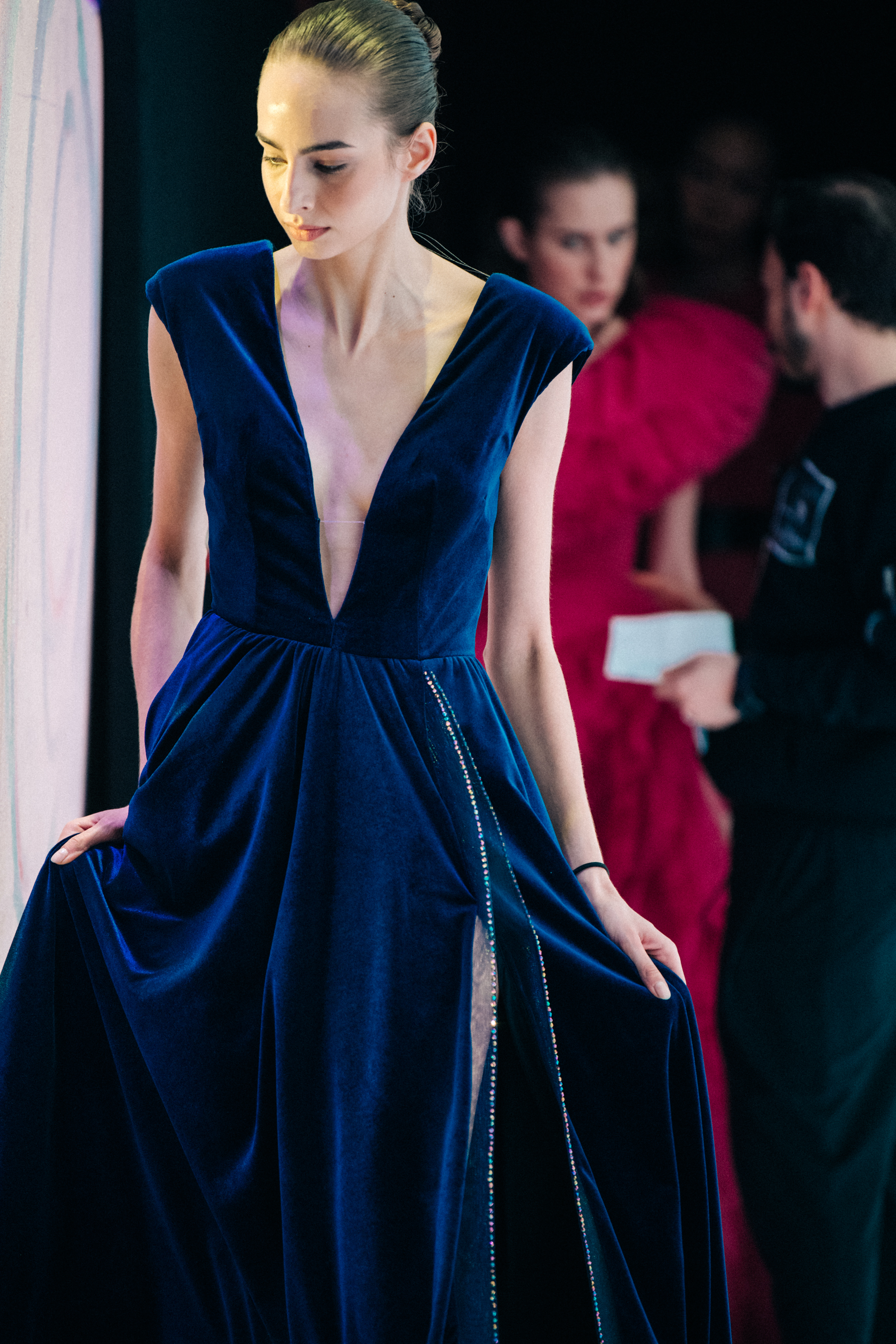 Model wearing blue dress at Sudi Etuz