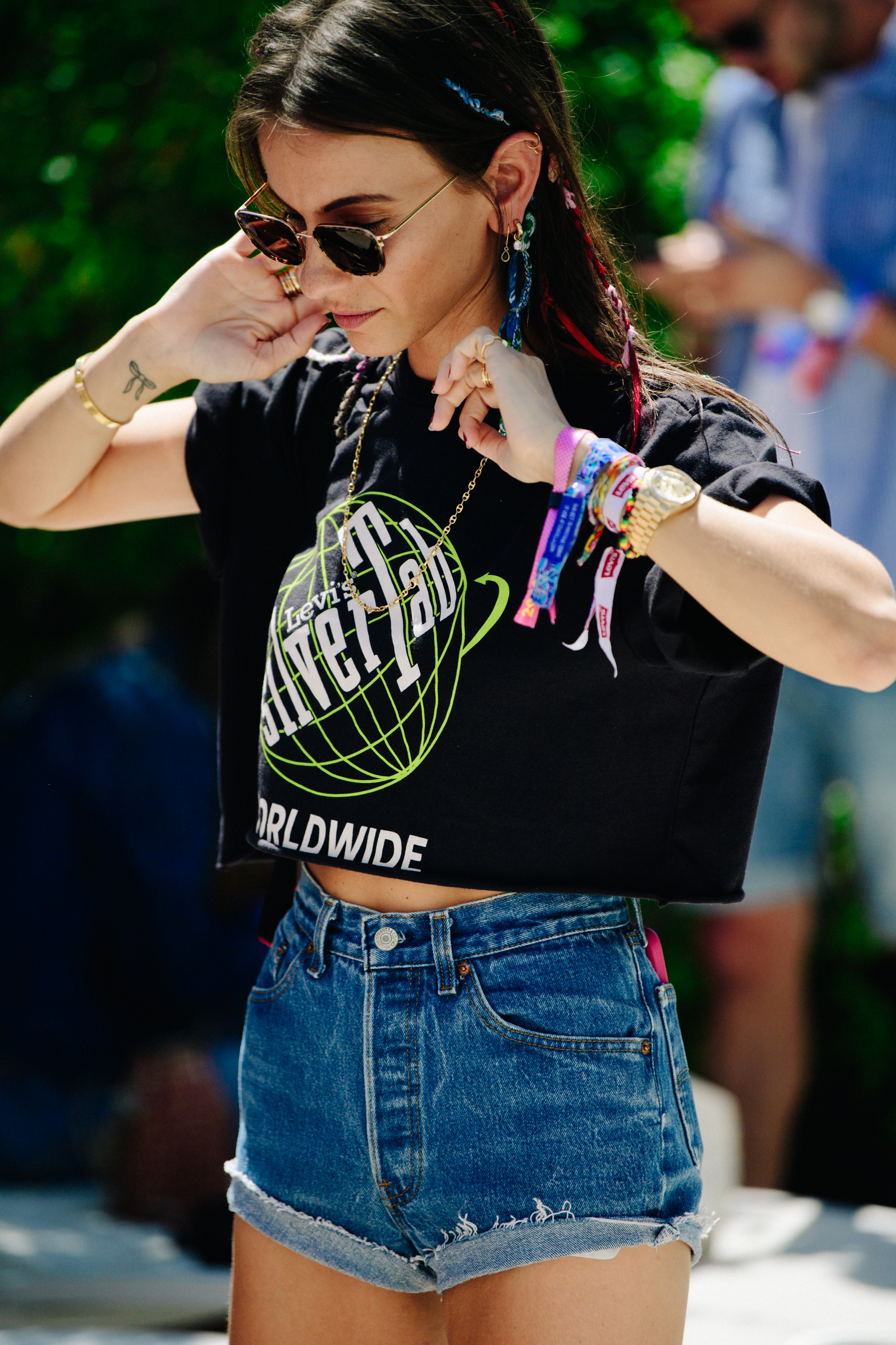 Woman wearing Levi's tee shirt