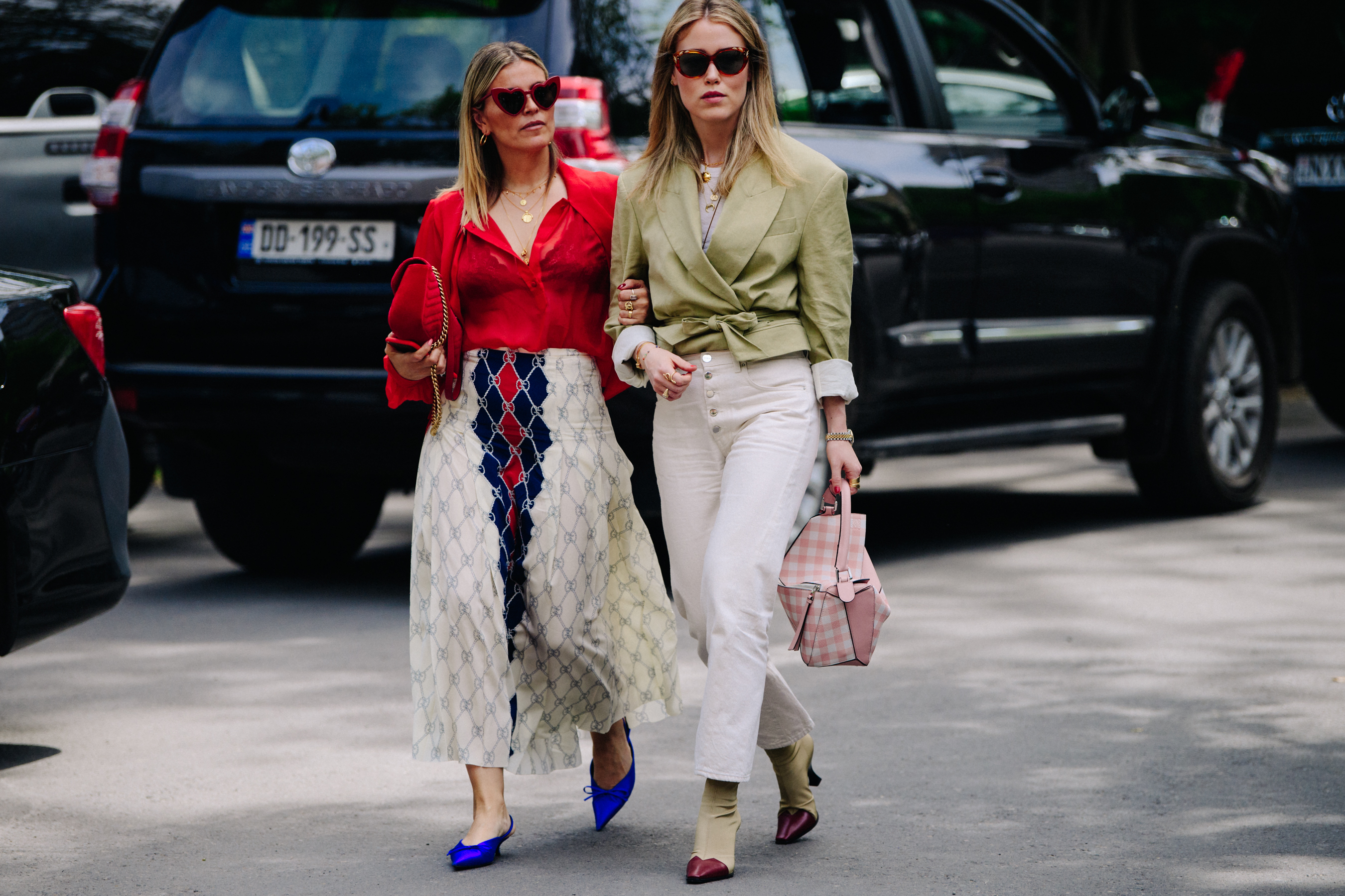 Two Norwegian bloggers wearing pale outfits