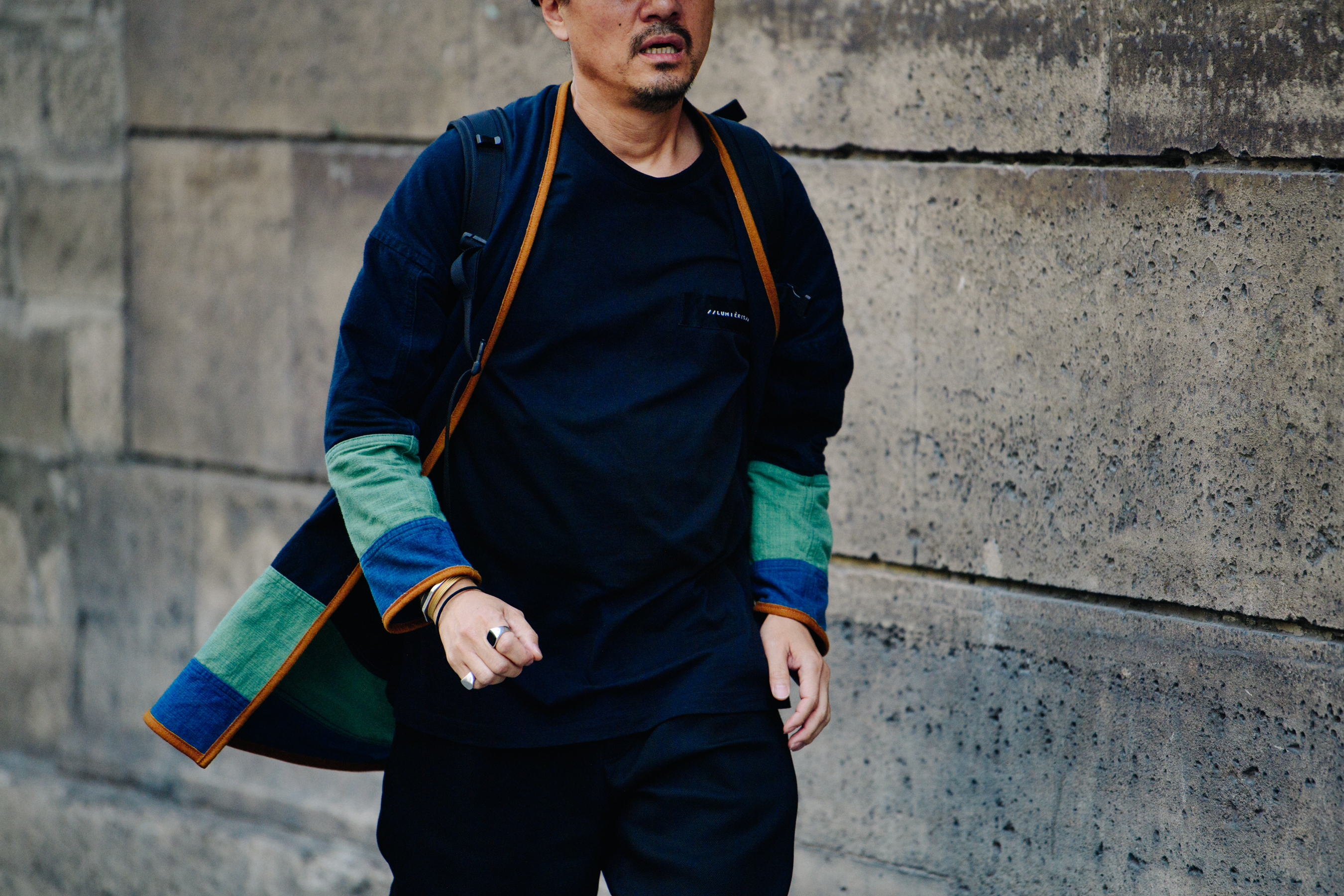 Man wearing black tee shirt