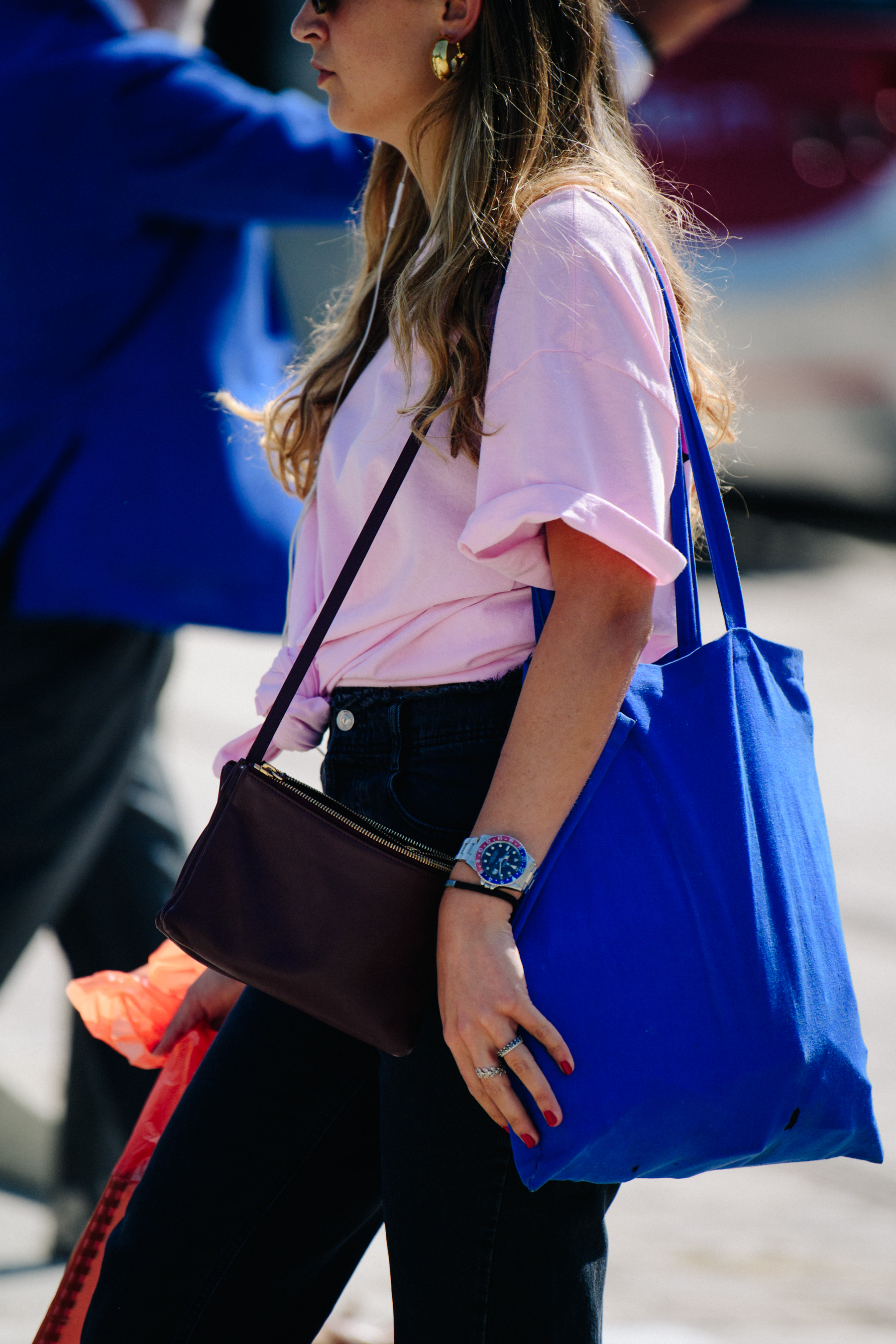 Woman wearing pink tee shirt