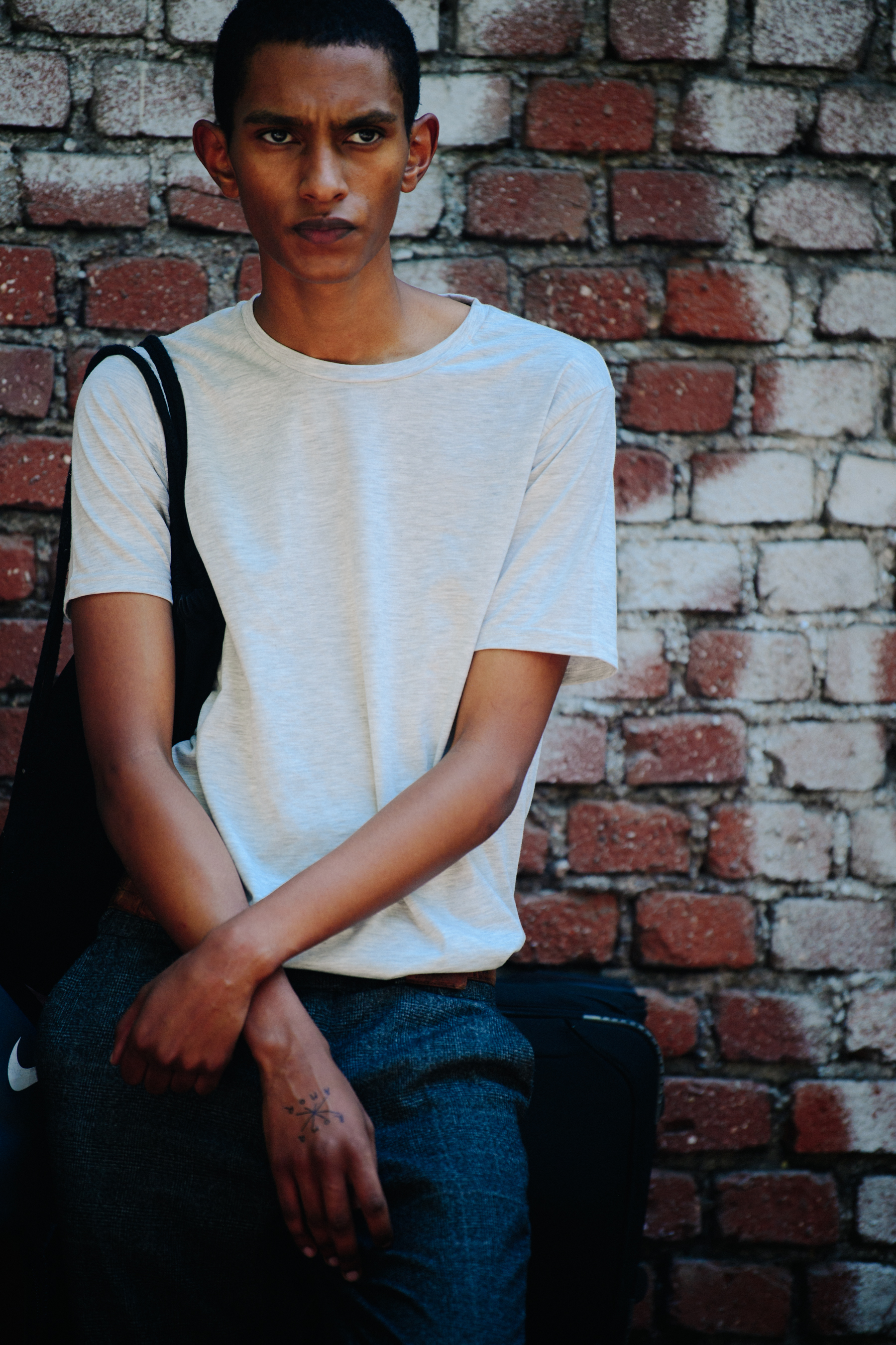 Model wearing white tee shirt