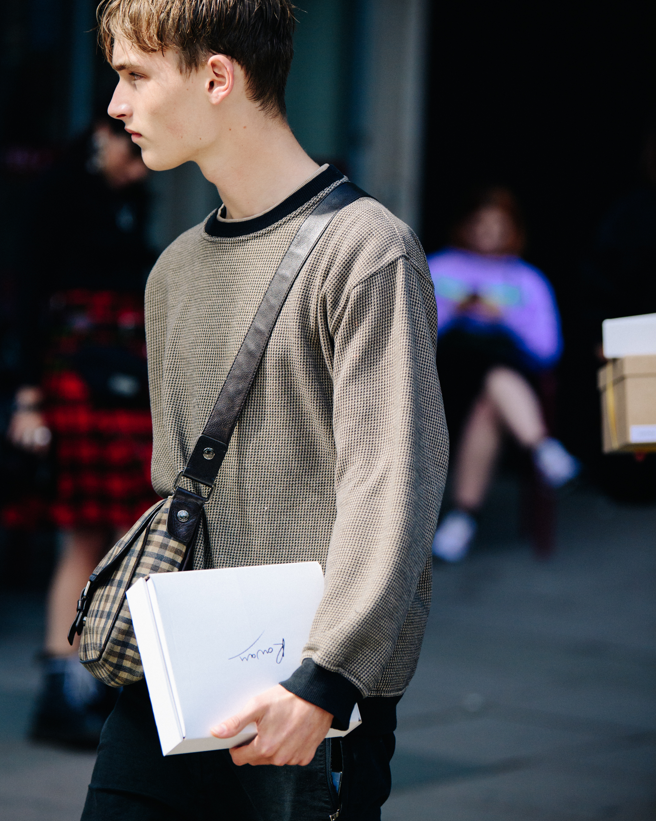 Model wearing Aquascutum bag