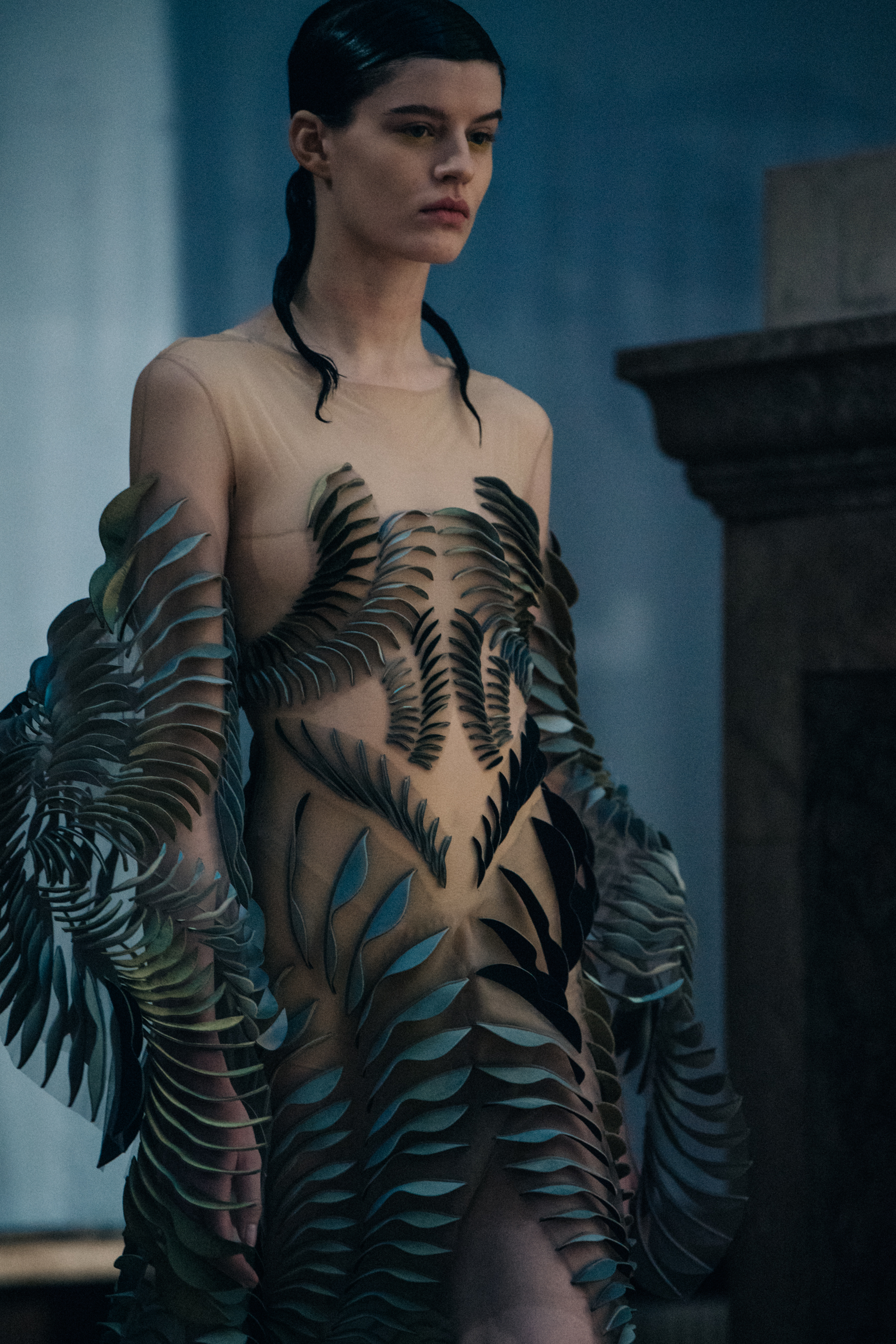 Hannah Elyse on the runway at Iris van Herpen