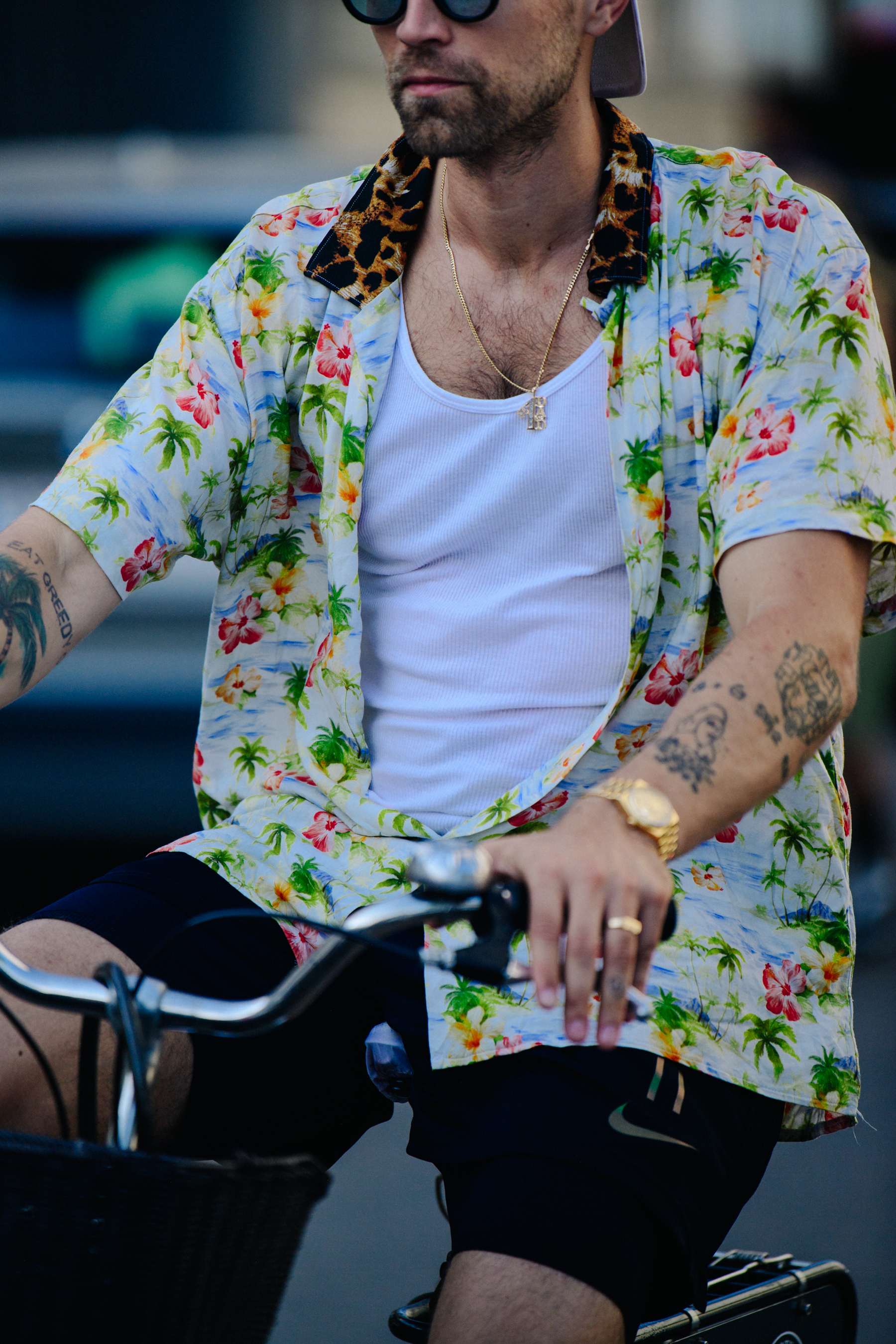 Man wearing pattern summer shirt