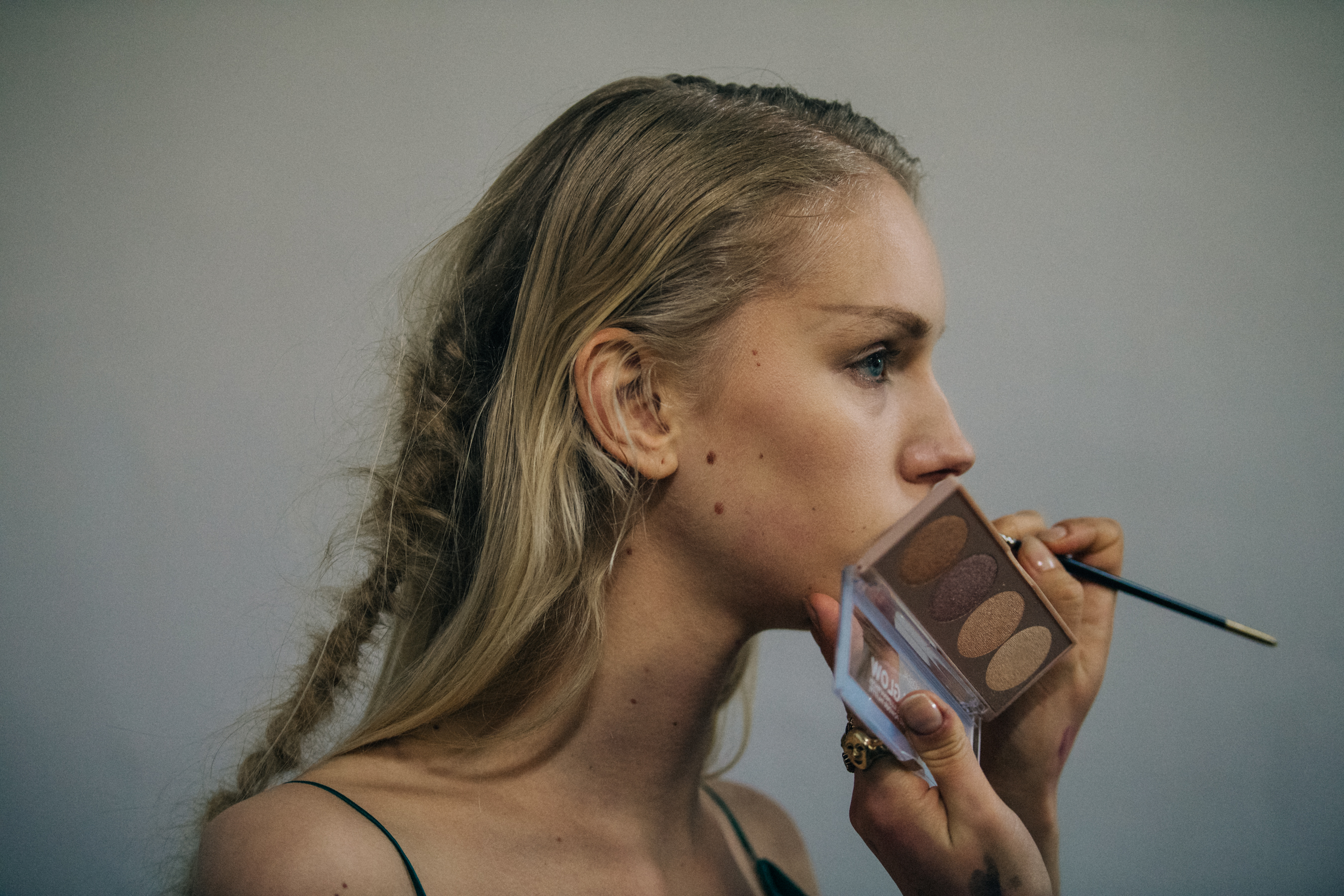 Jessie Bloemendaal backstage at Olivier Theyskens