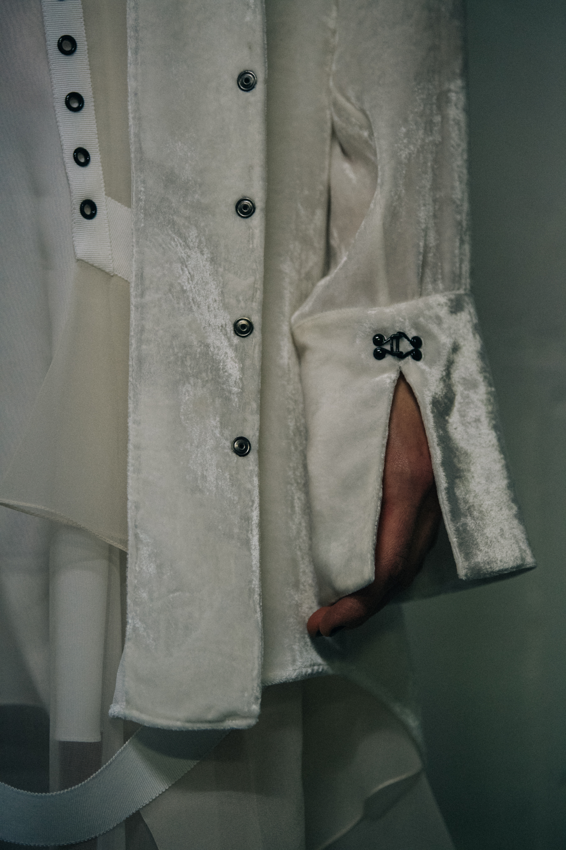 Kirin Dejonckheere backstage at Olivier Theyskens