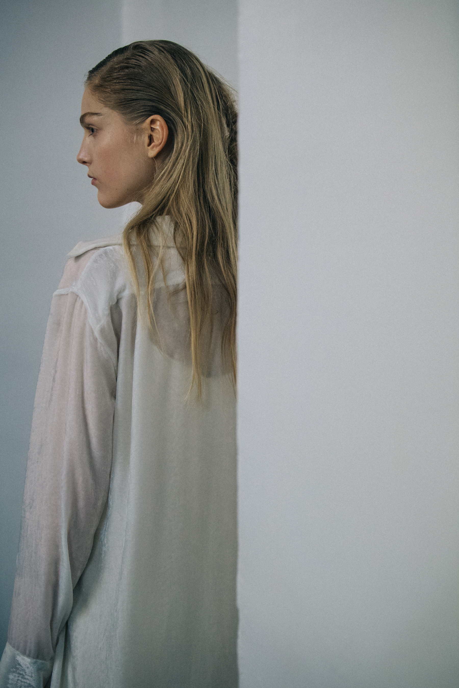 Kirin Dejonckheere backstage at Olivier Theyskens