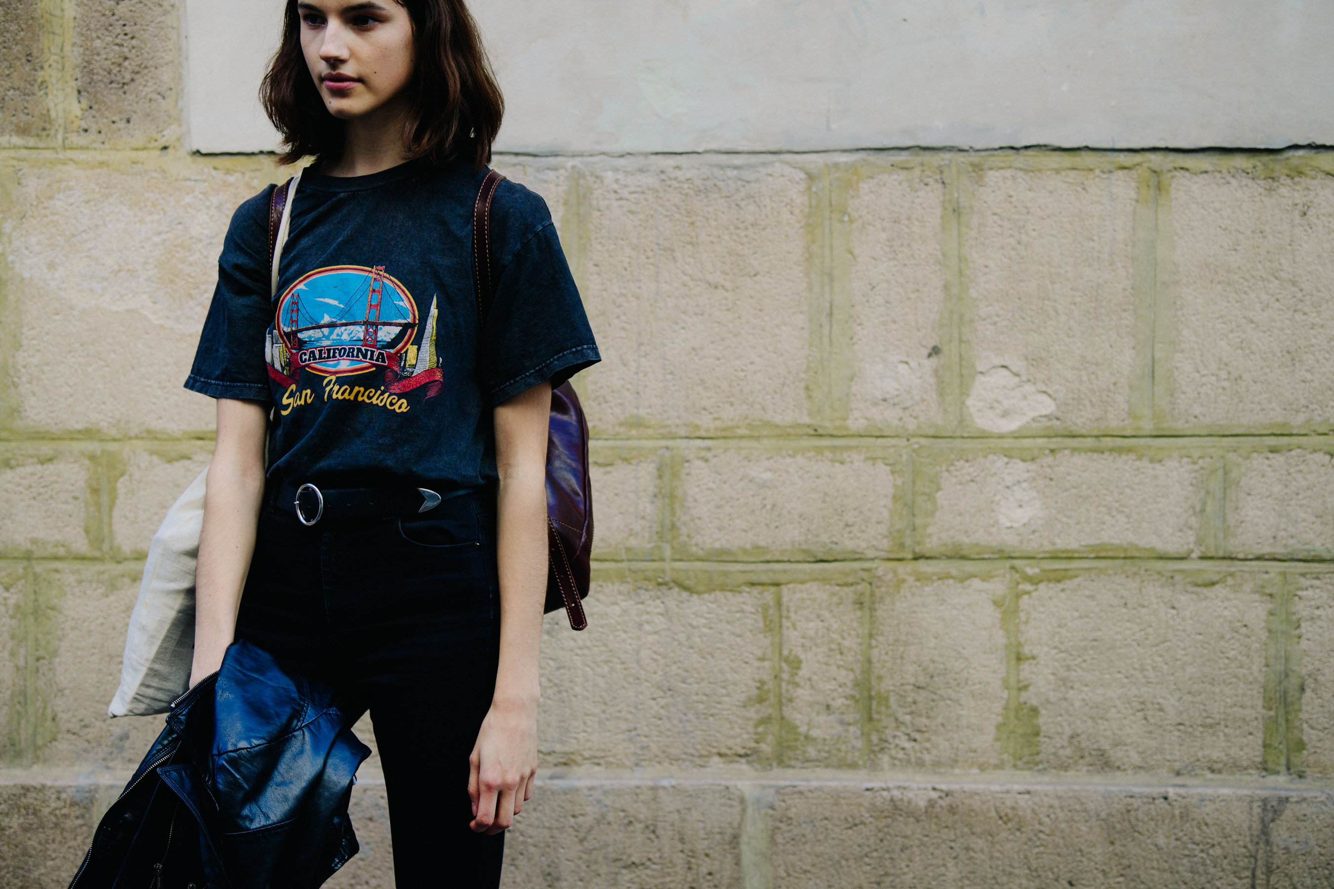 Model wearing USA tourist tee