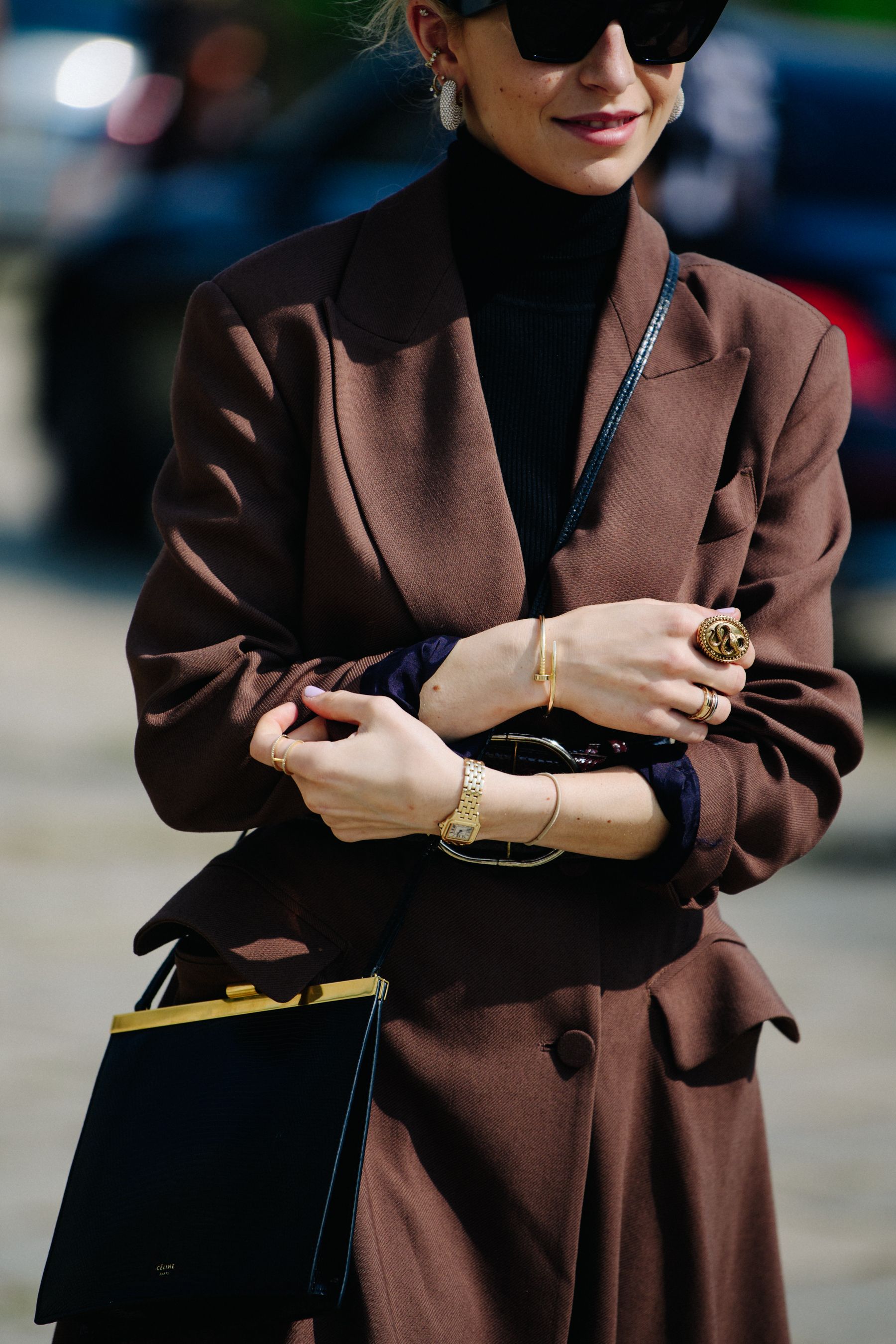 German blogger wearing brown coat
