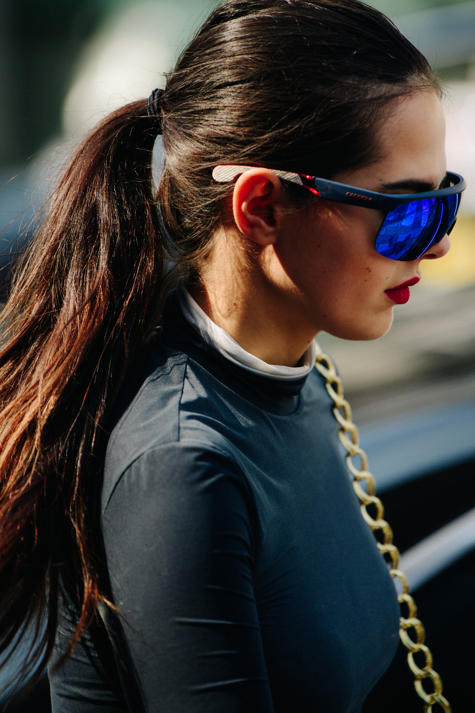 Italian blogger wearing sports sunglasses