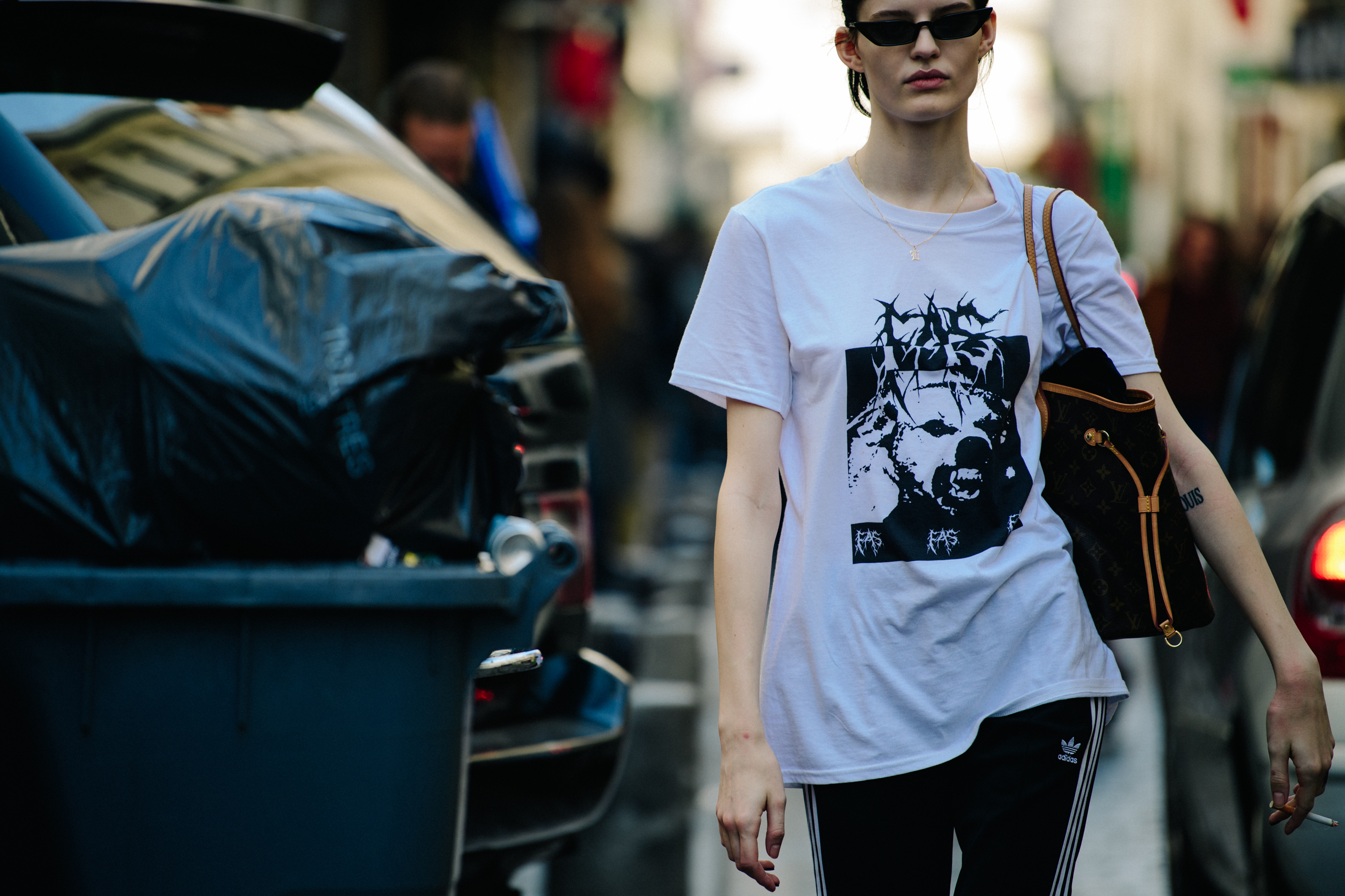 Model wearing white tee shirt