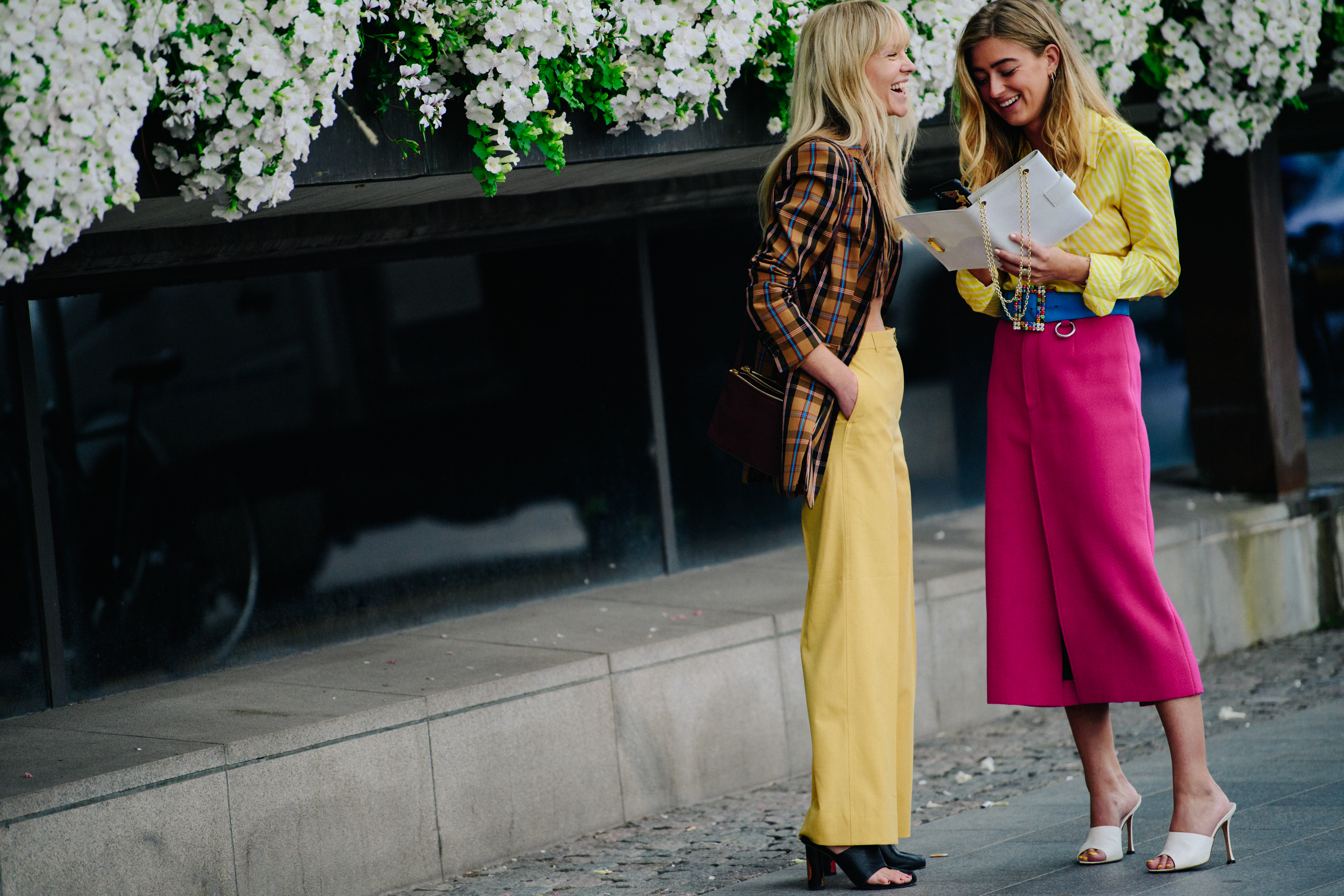 Two bloggers wearing yellow and pink