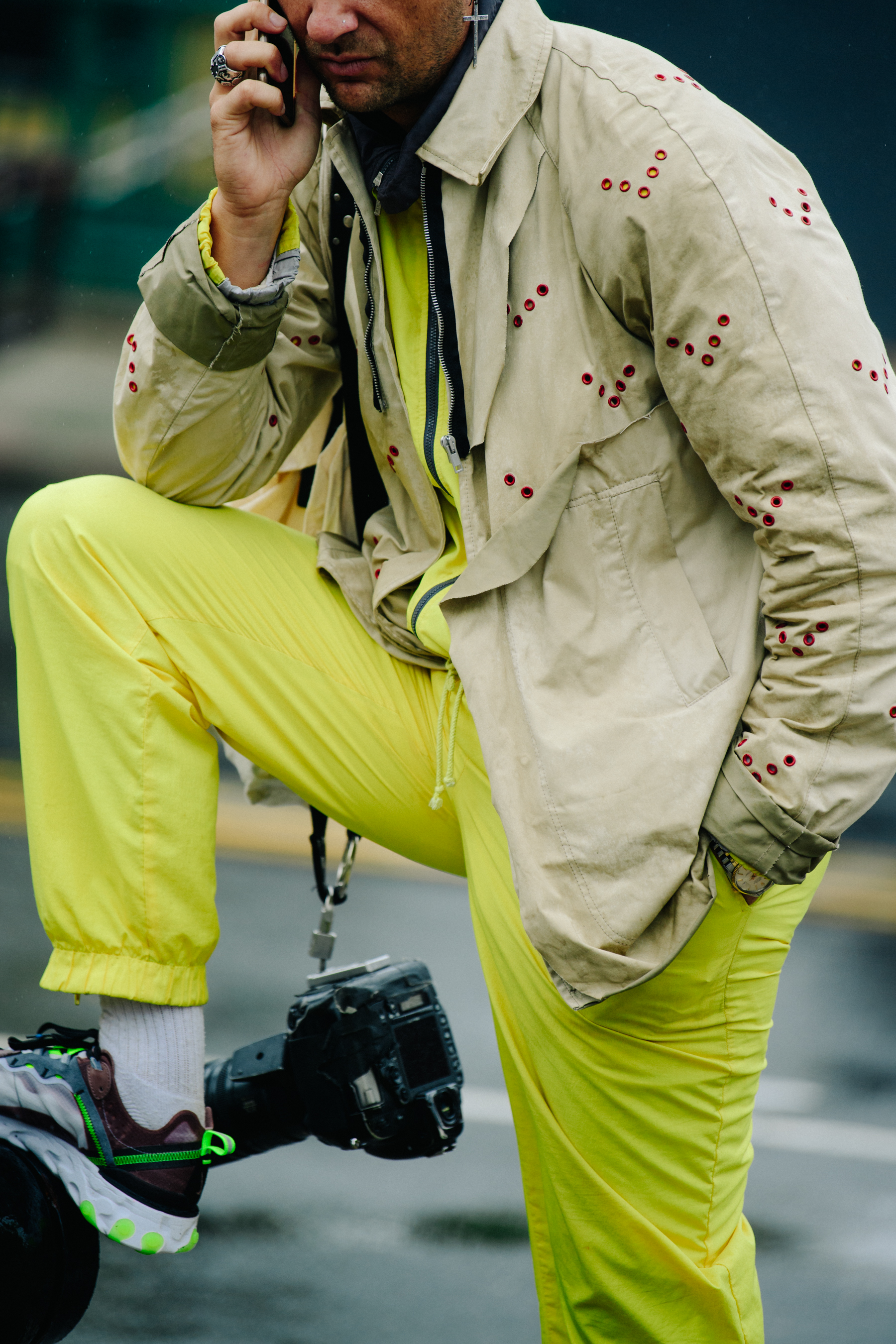 French photographer wearing yellow
