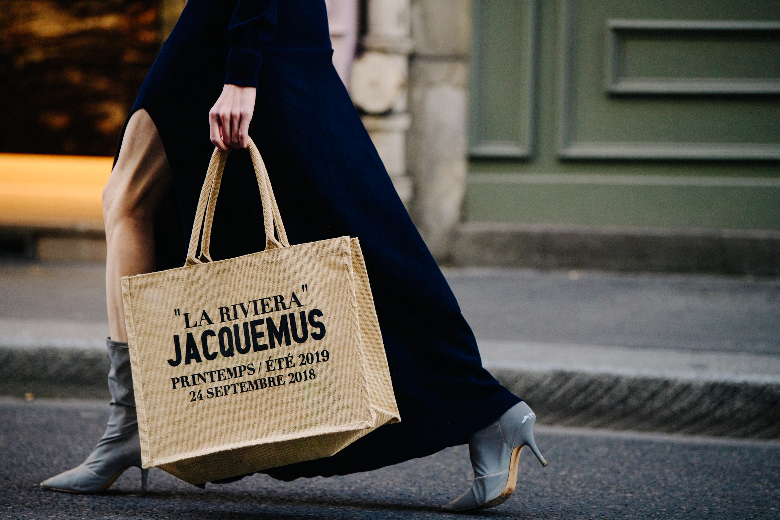 Woman carrying Jacquemus bag
