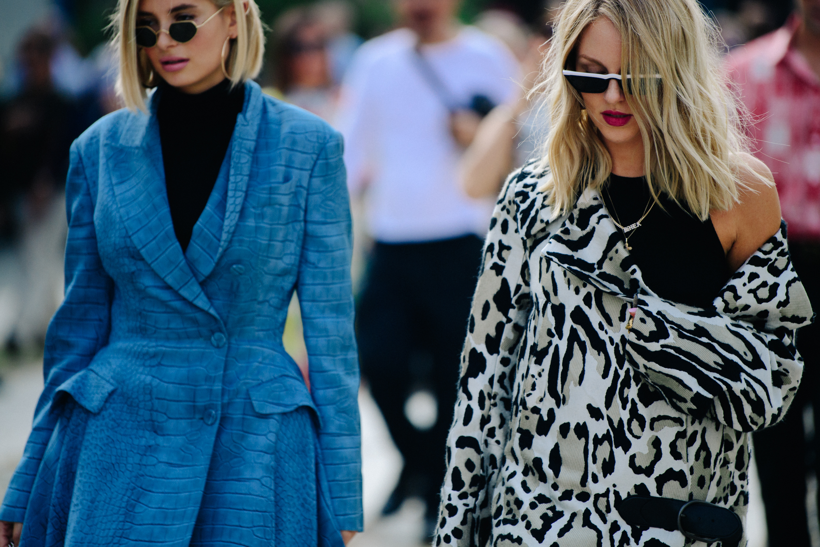 Two bloggers wearing sunglasses