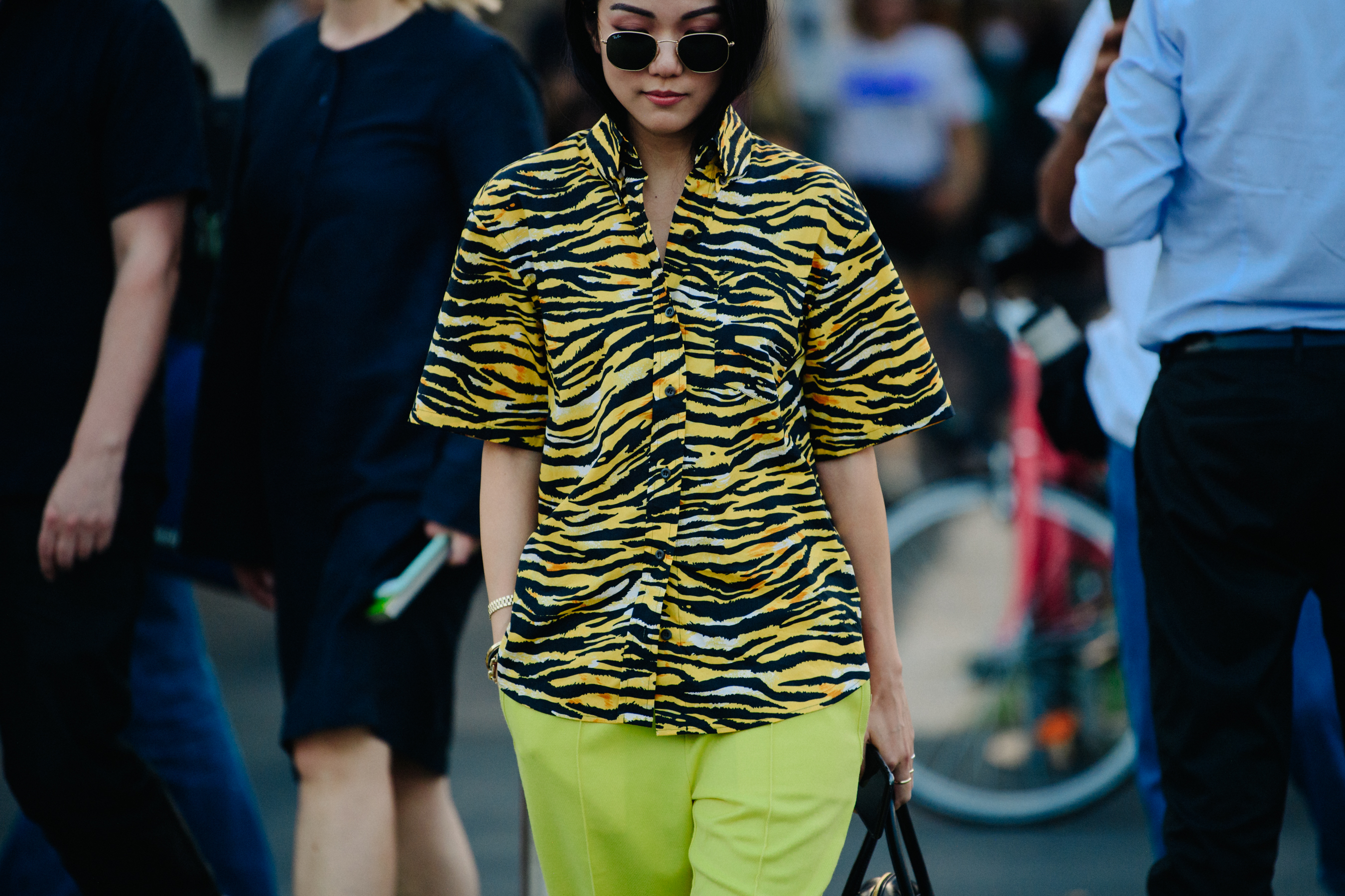 Woman wearing Ray Bans