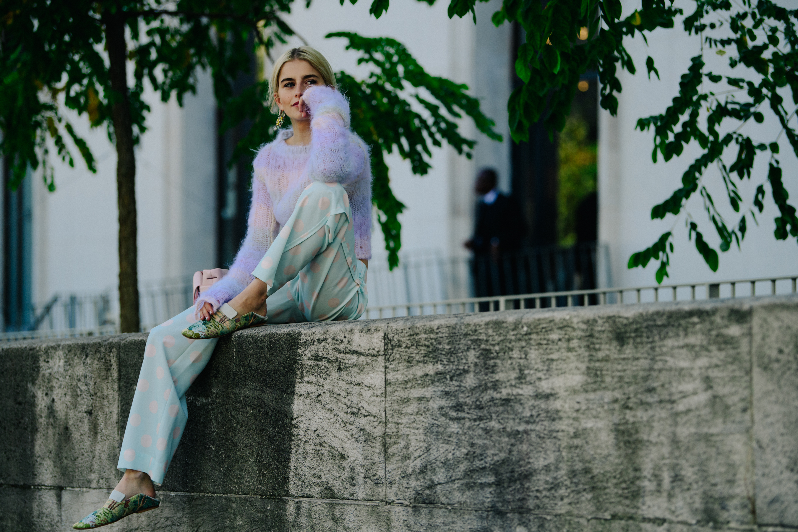 German blogger wearing light colours