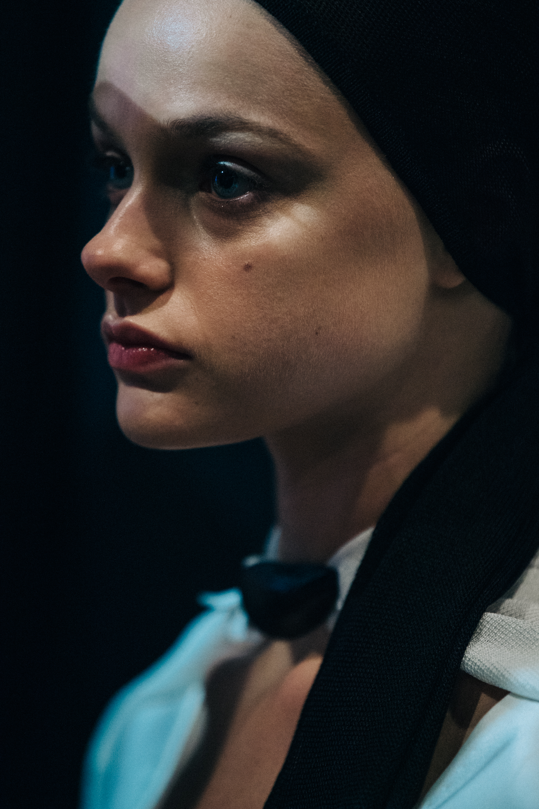 Model wearing Bevza headscarf