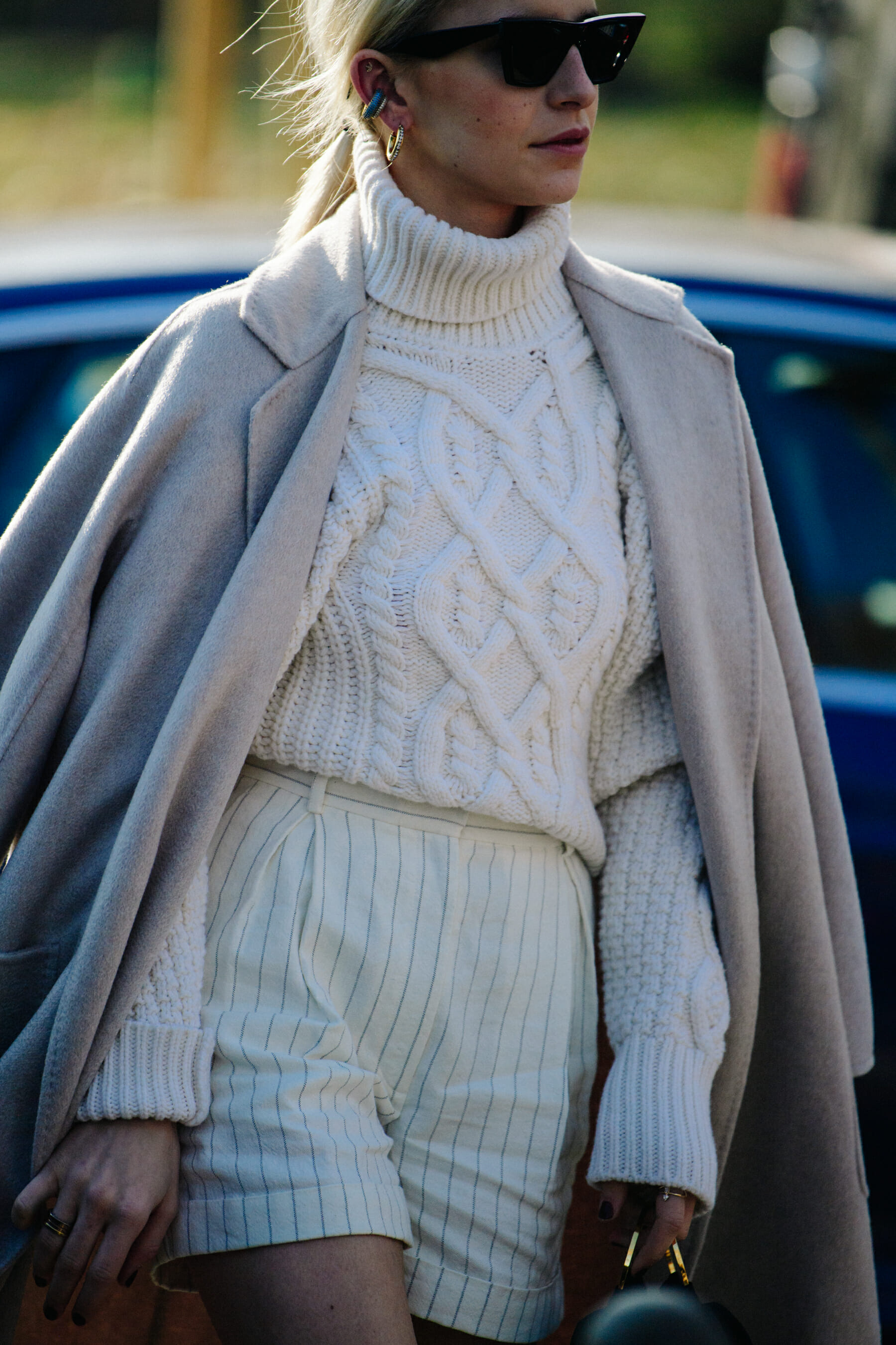 German blogger wearing white outfit