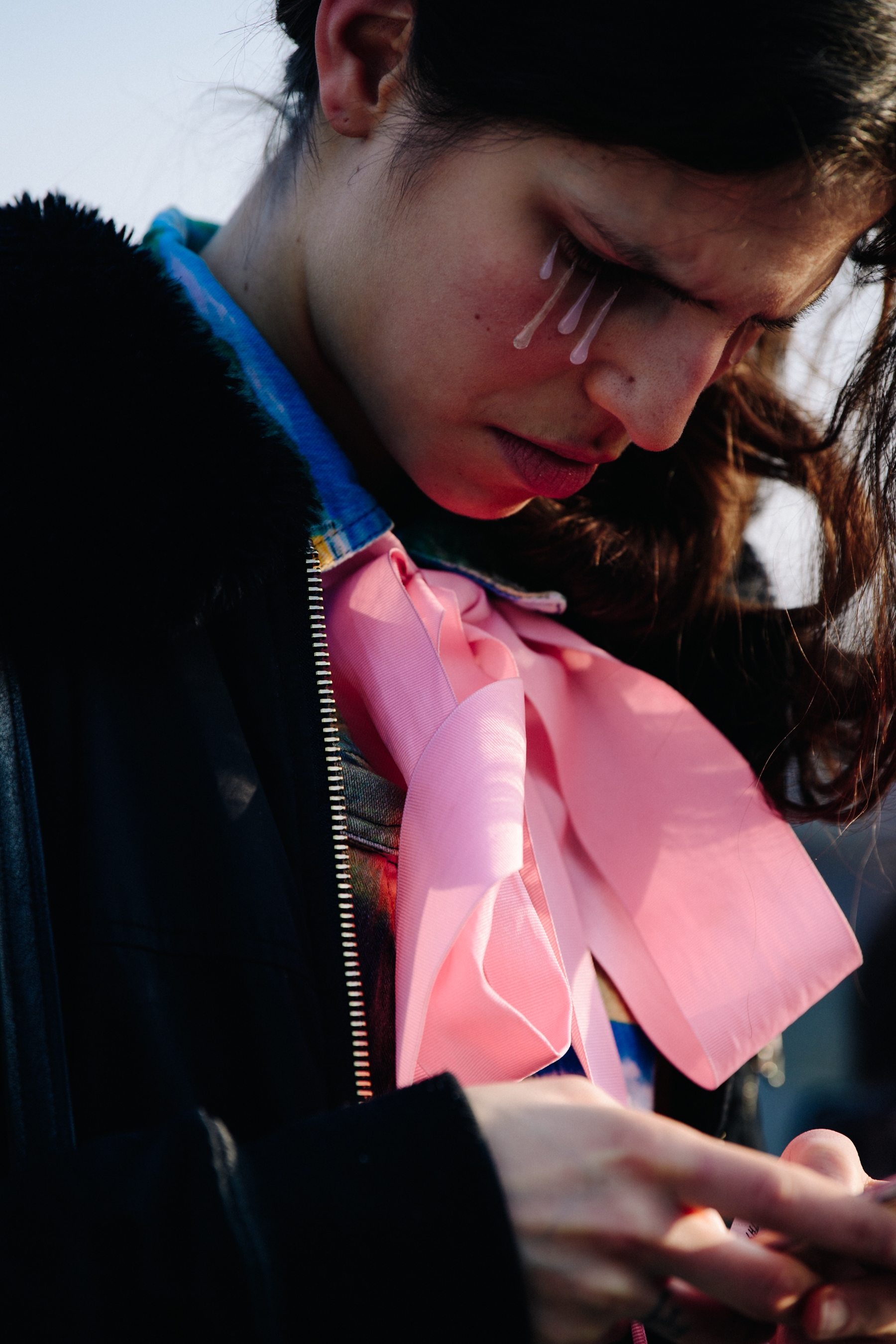 Model wearing pink neck tie