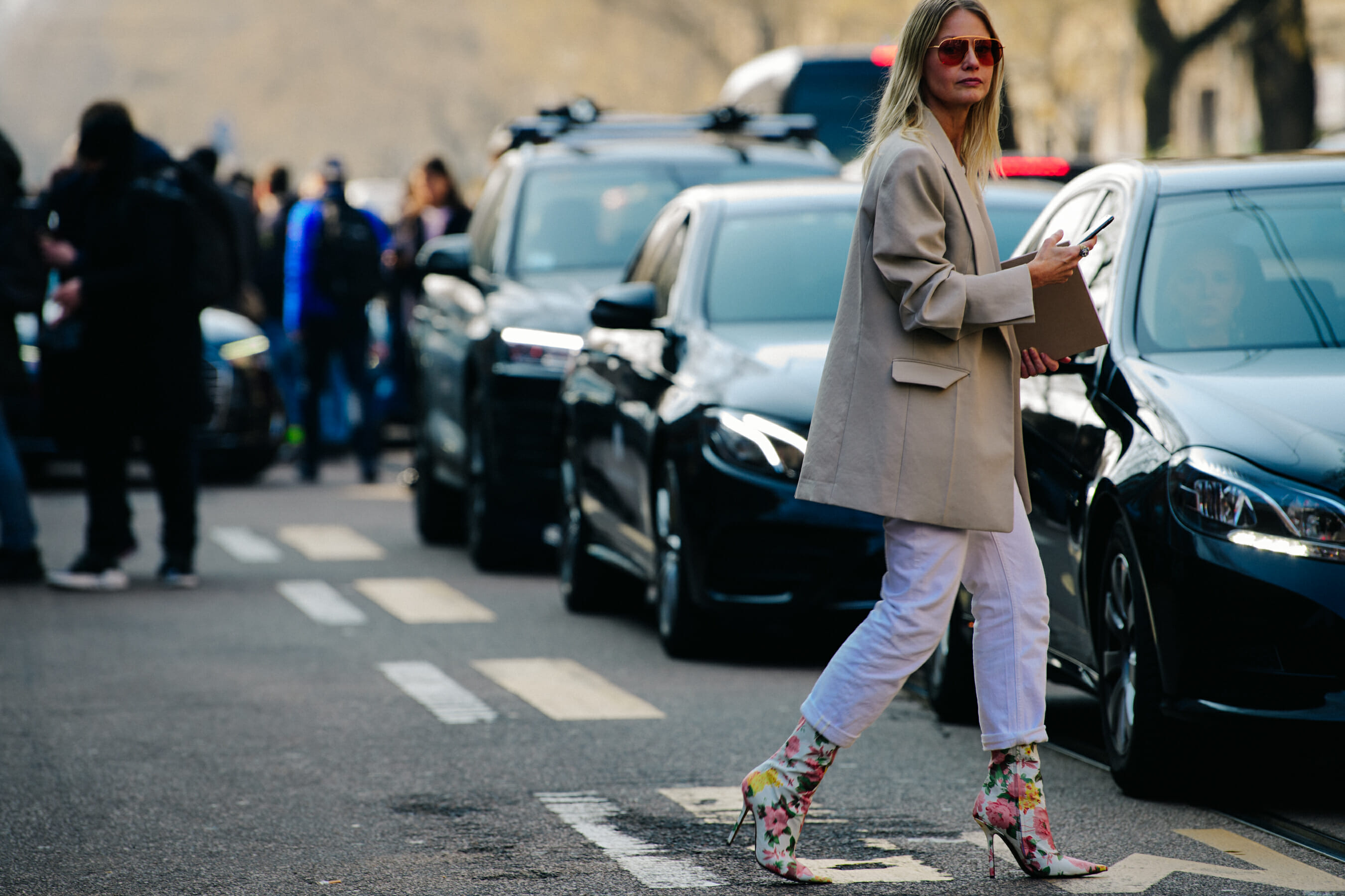 Woman wearing light jacket